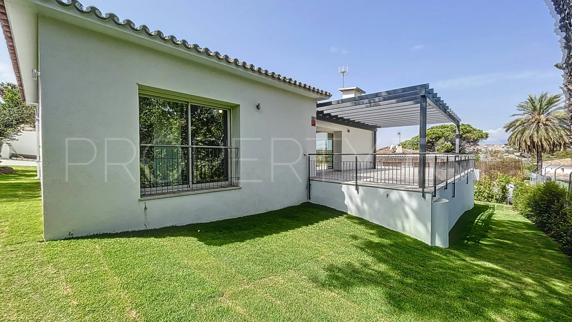 Comprar villa con 4 dormitorios en Guadalmina Alta