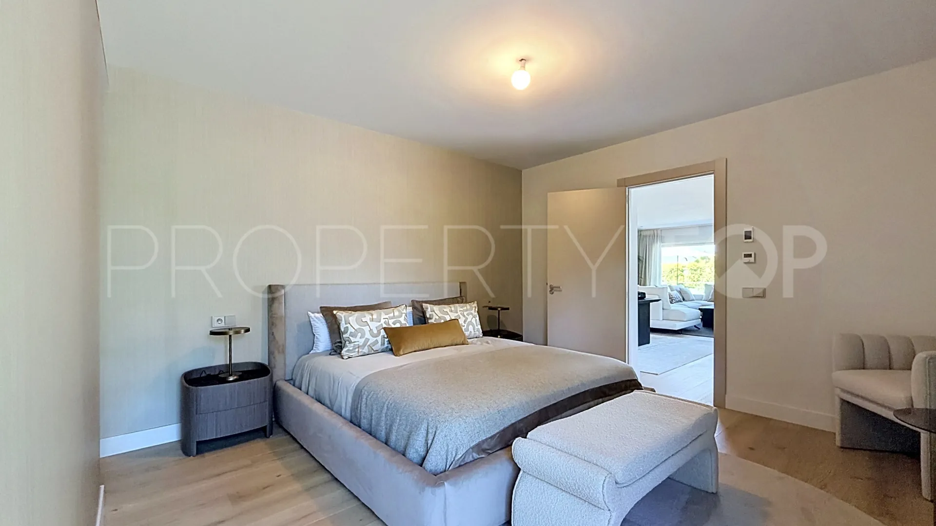 Comprar villa con 4 dormitorios en Guadalmina Alta