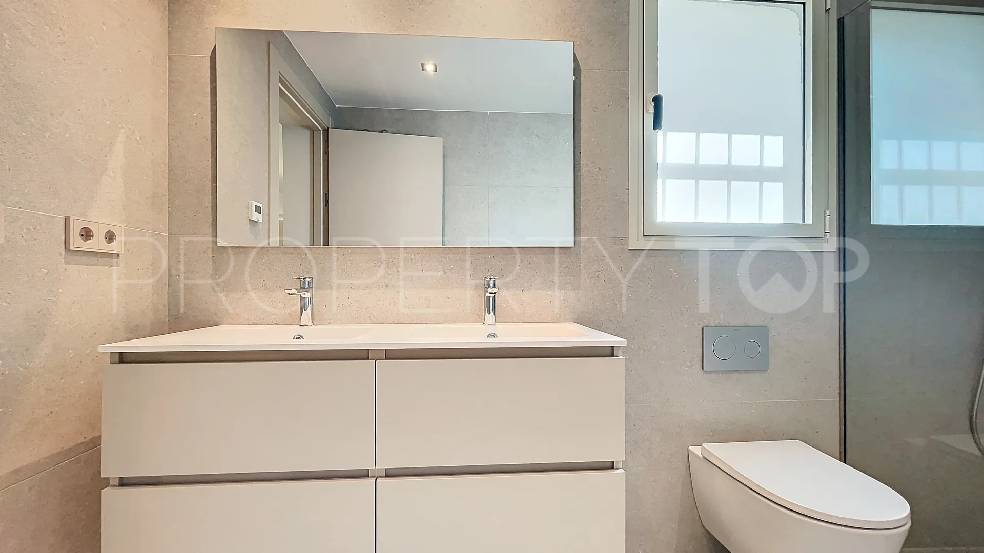 Comprar villa con 4 dormitorios en Guadalmina Alta