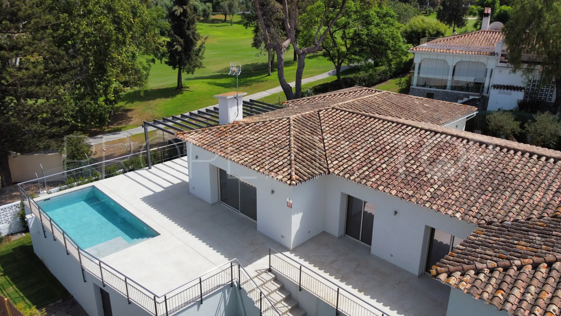 Comprar villa con 4 dormitorios en Guadalmina Alta
