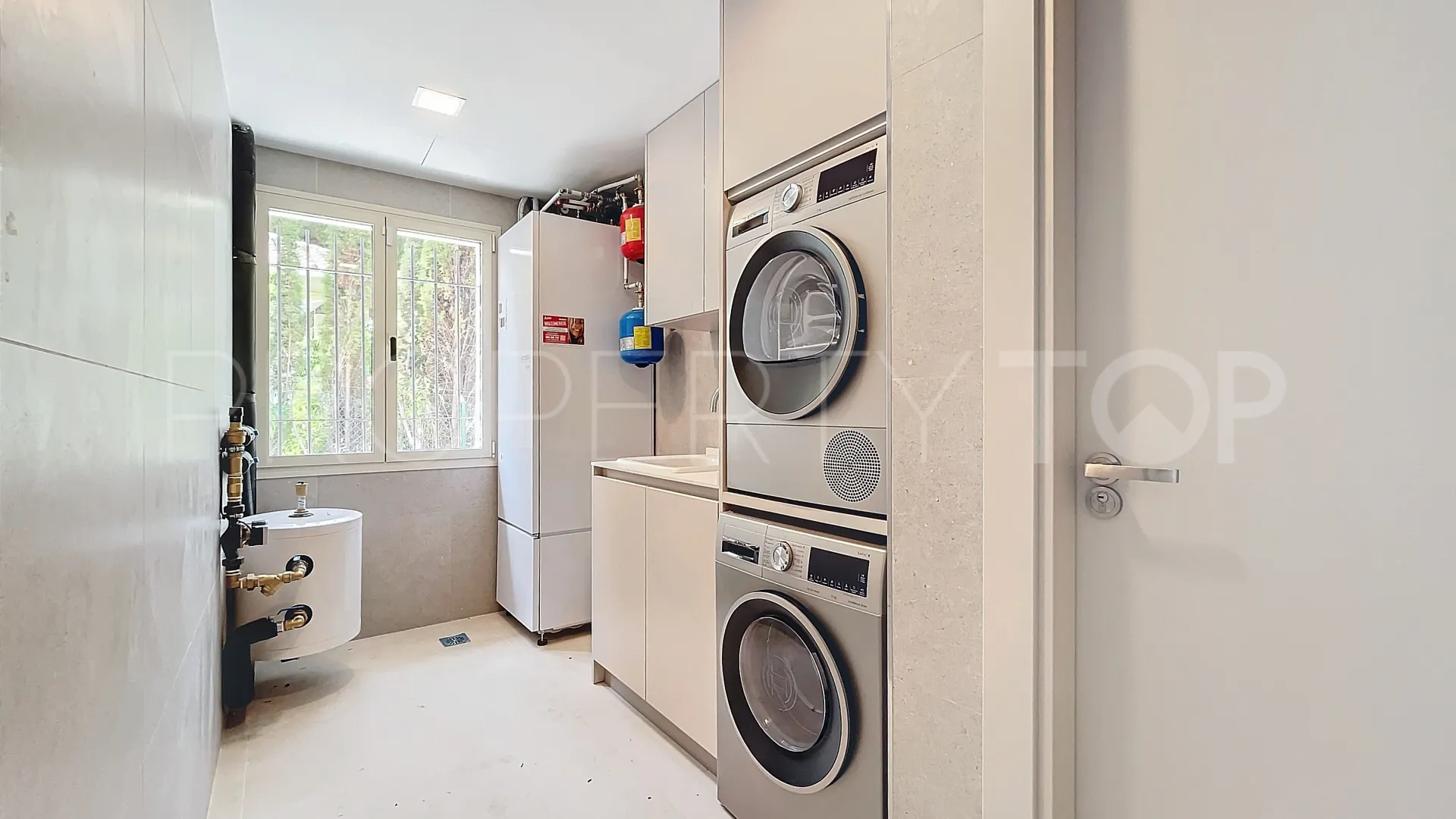 Comprar villa con 4 dormitorios en Guadalmina Alta