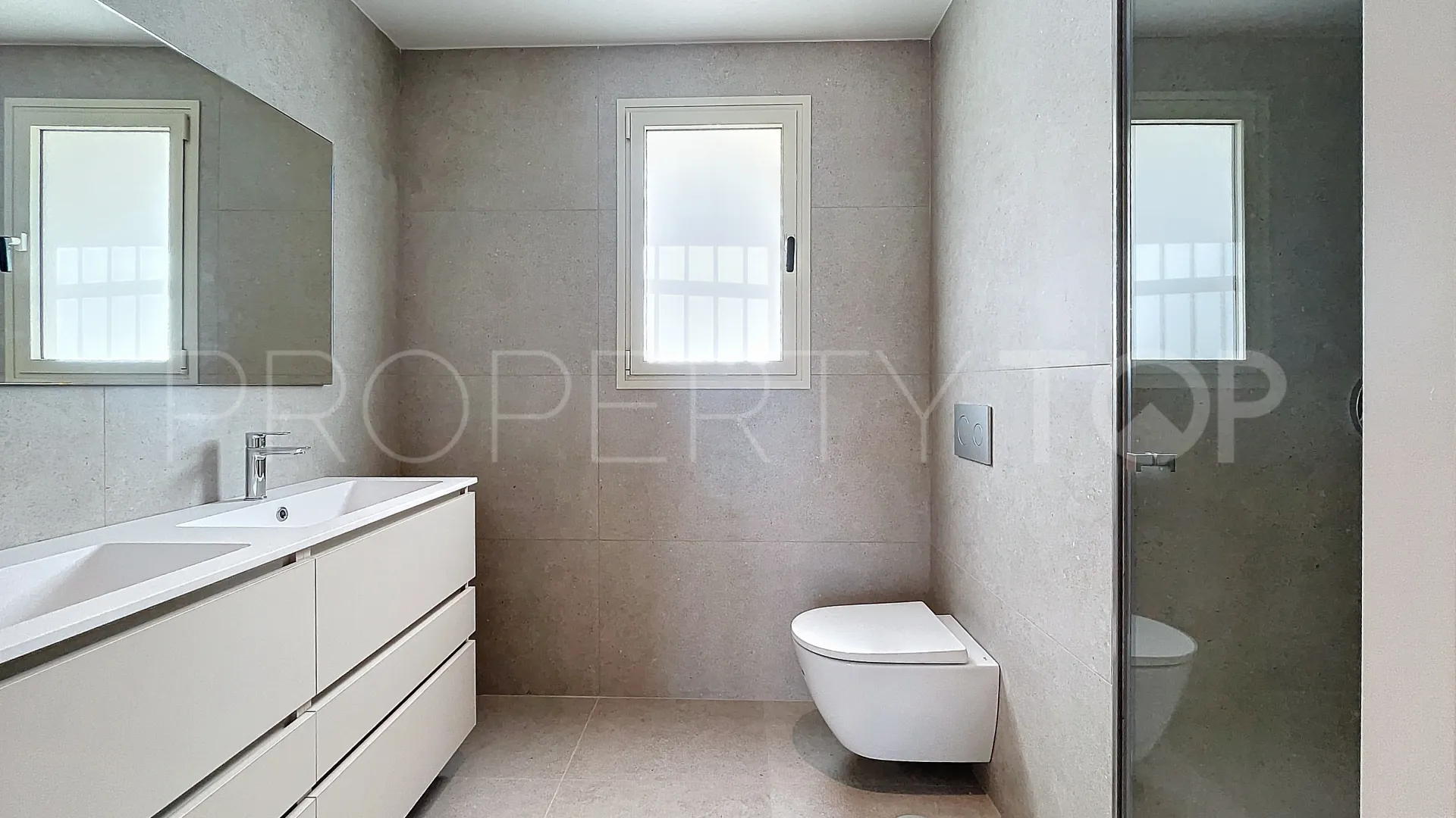 Comprar villa con 4 dormitorios en Guadalmina Alta