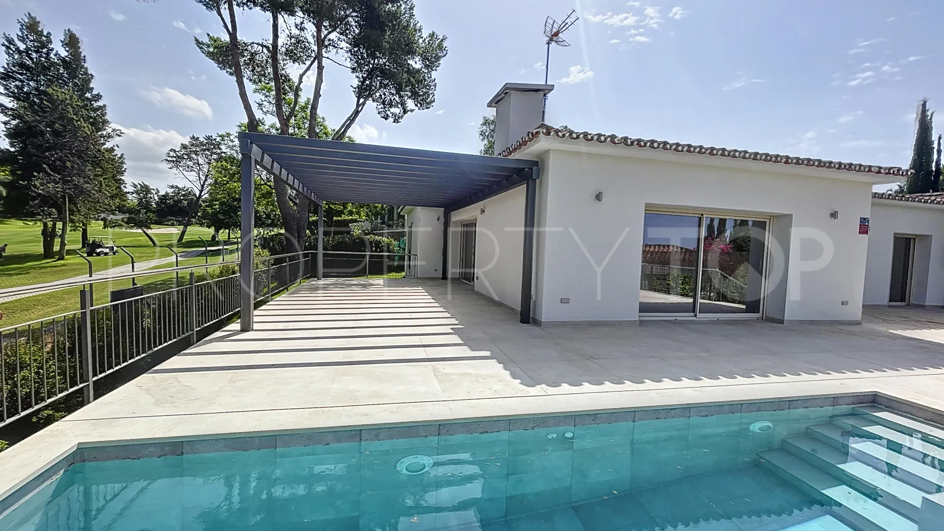 Comprar villa con 4 dormitorios en Guadalmina Alta