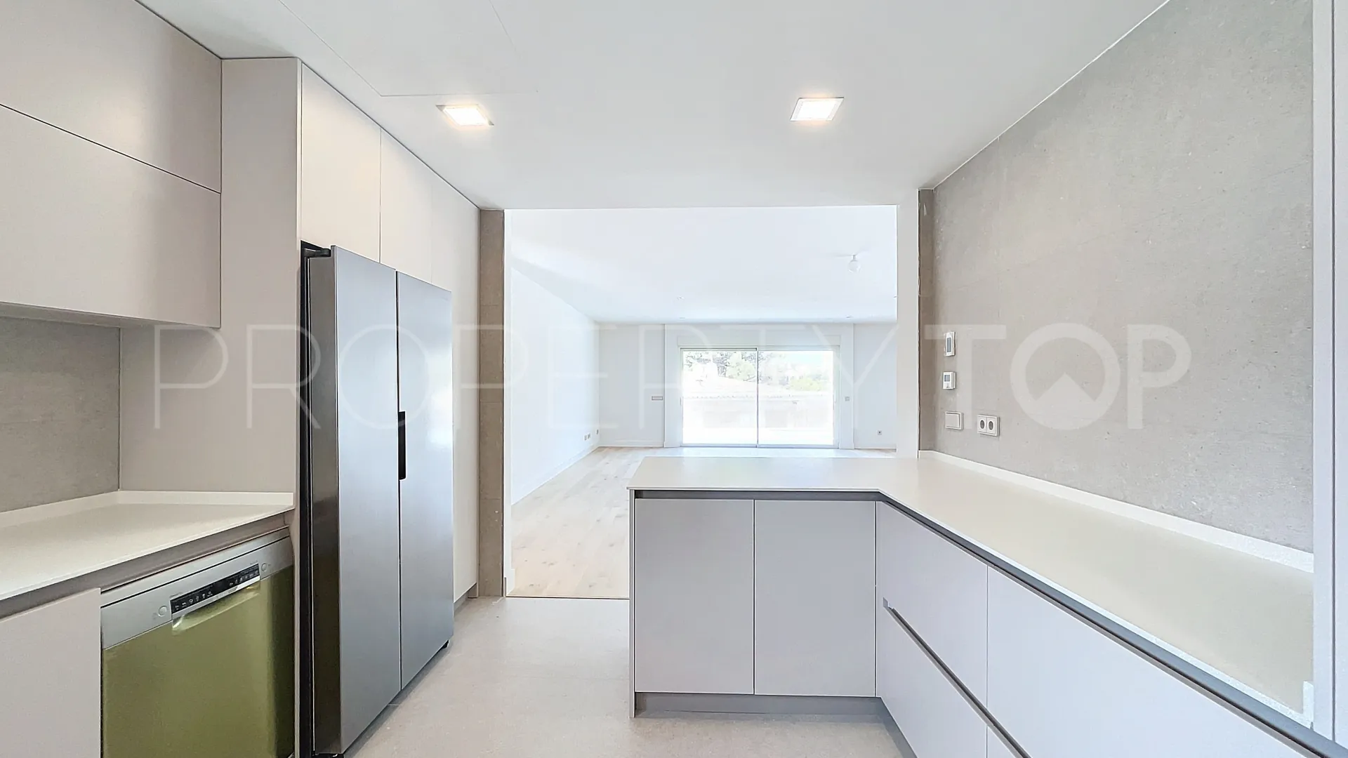 Comprar villa con 4 dormitorios en Guadalmina Alta