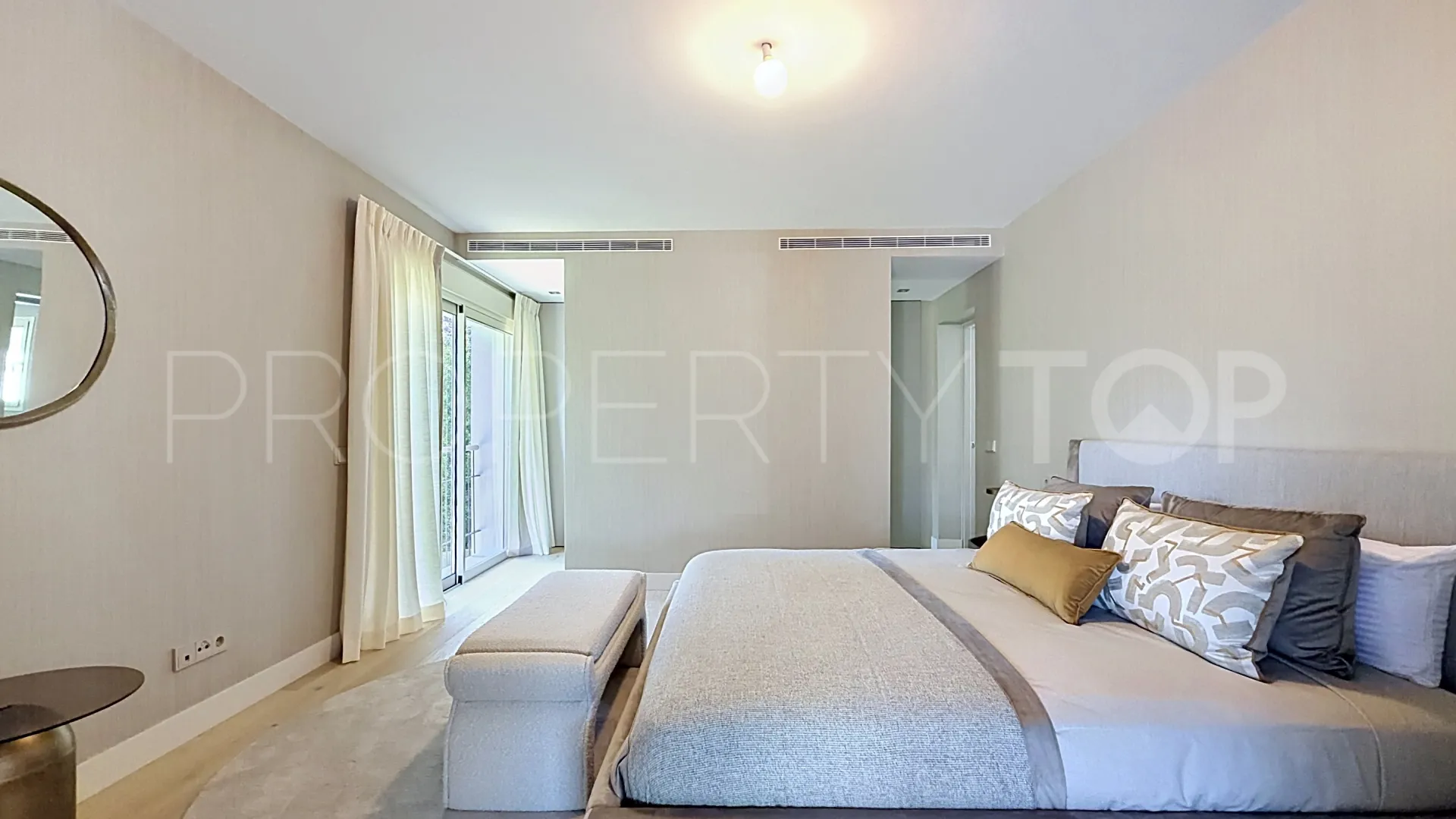 Comprar villa con 4 dormitorios en Guadalmina Alta