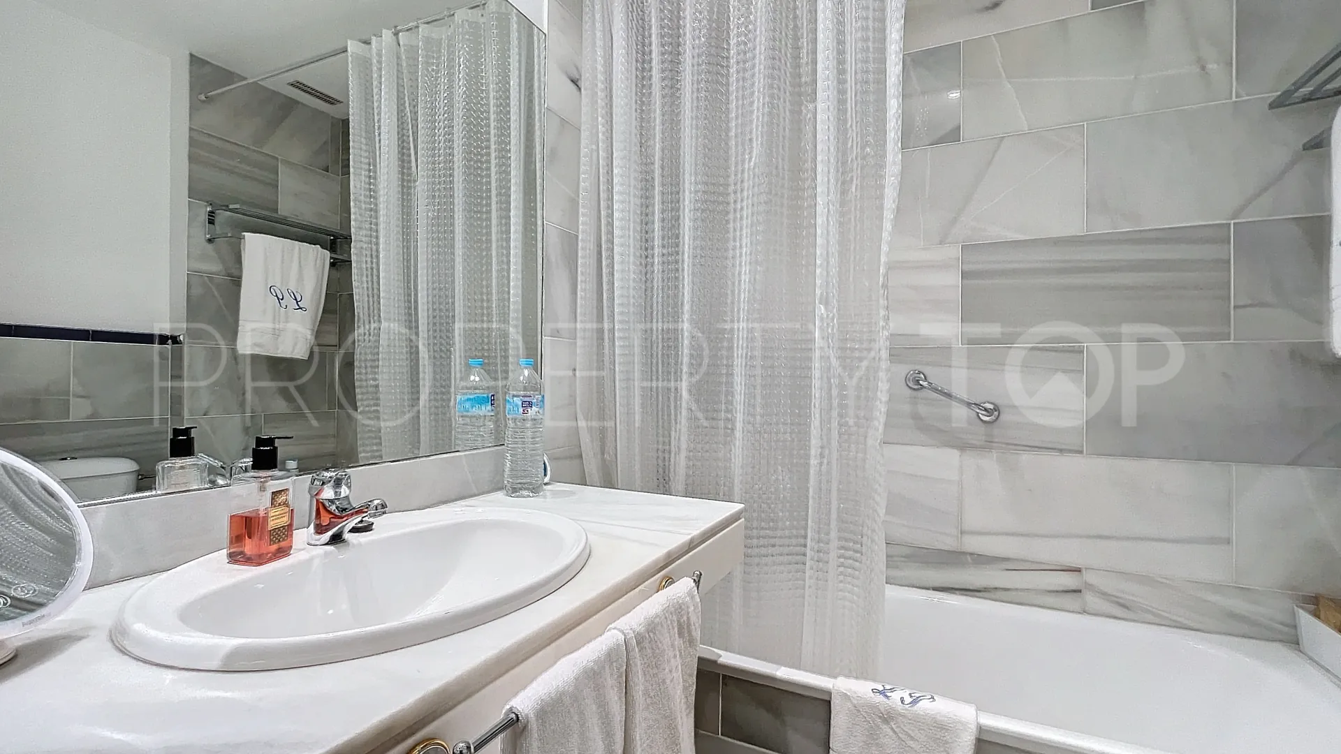 For sale apartment in Guadalmina Baja