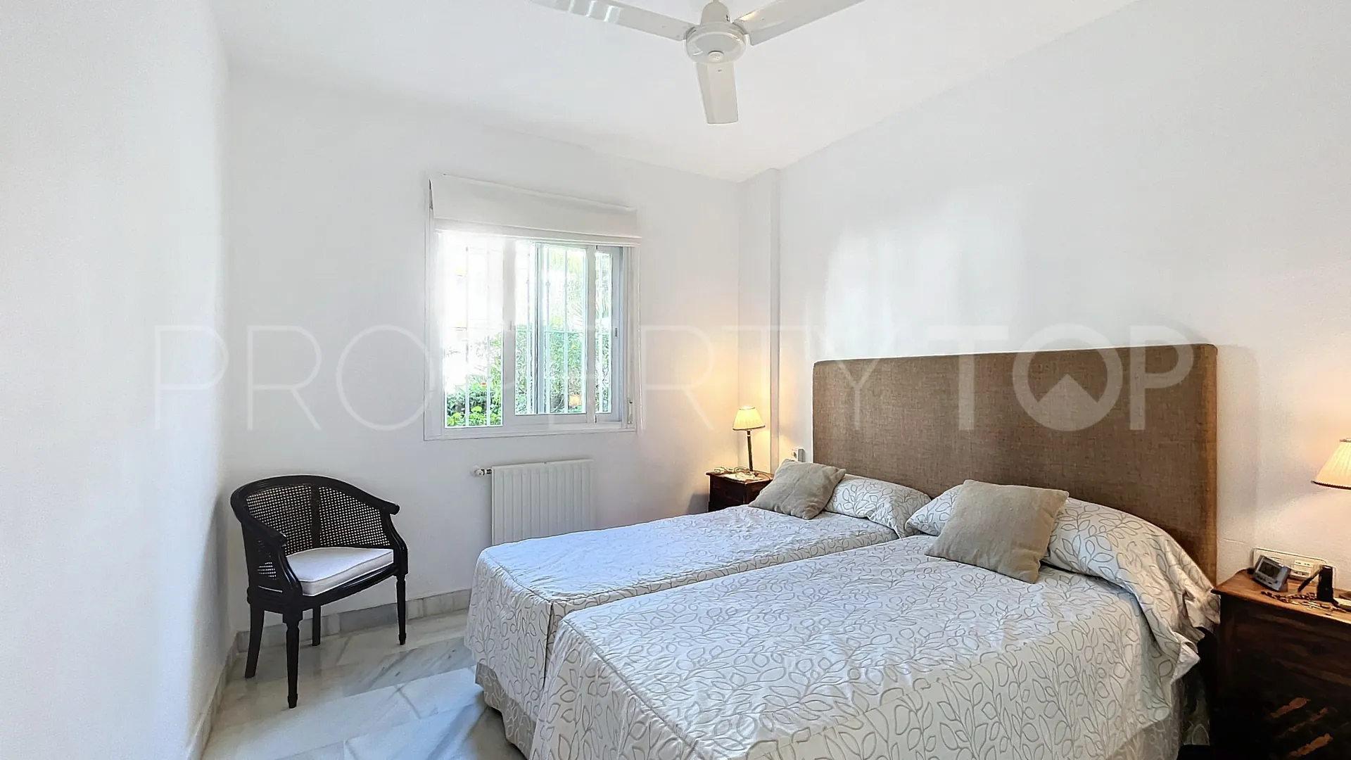 For sale apartment in Guadalmina Baja