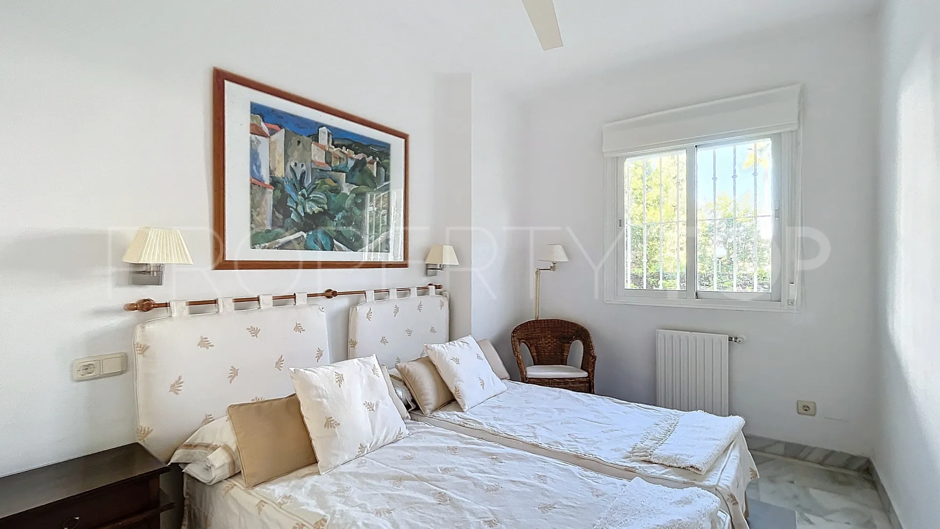 For sale apartment in Guadalmina Baja
