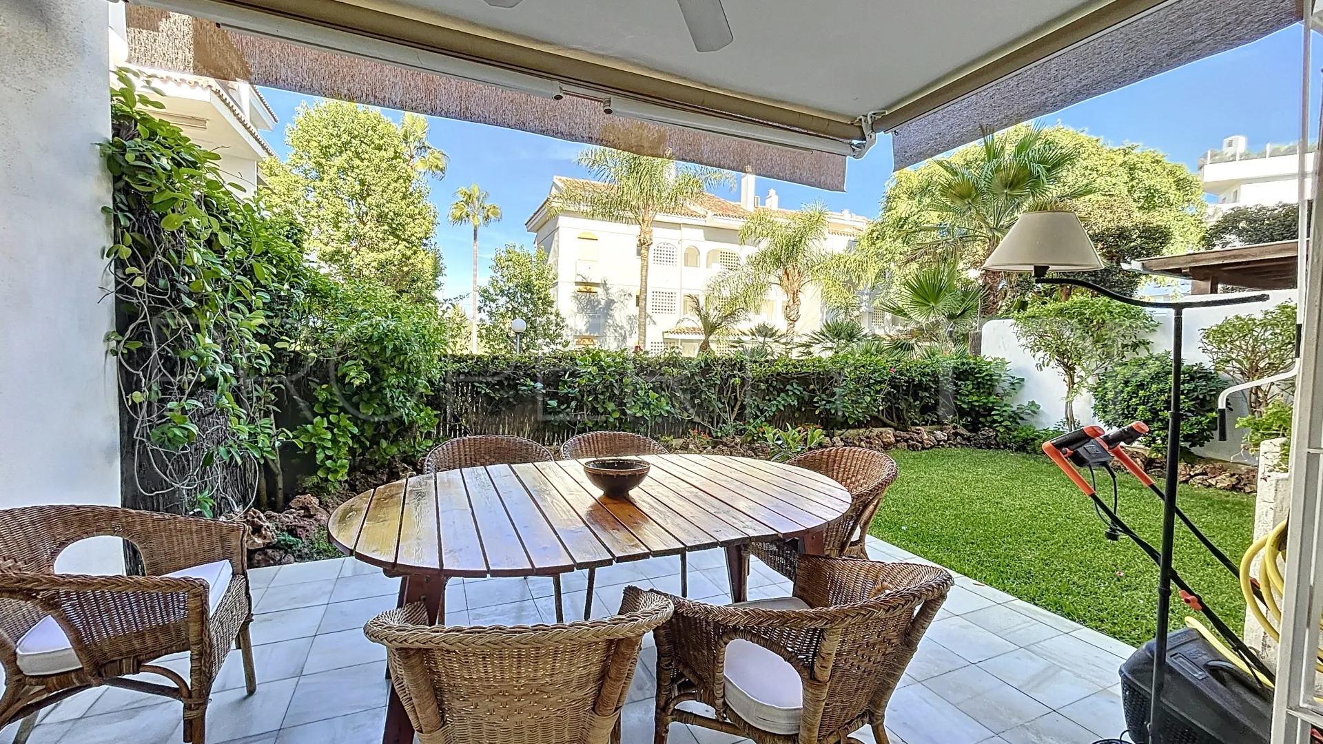 For sale apartment in Guadalmina Baja