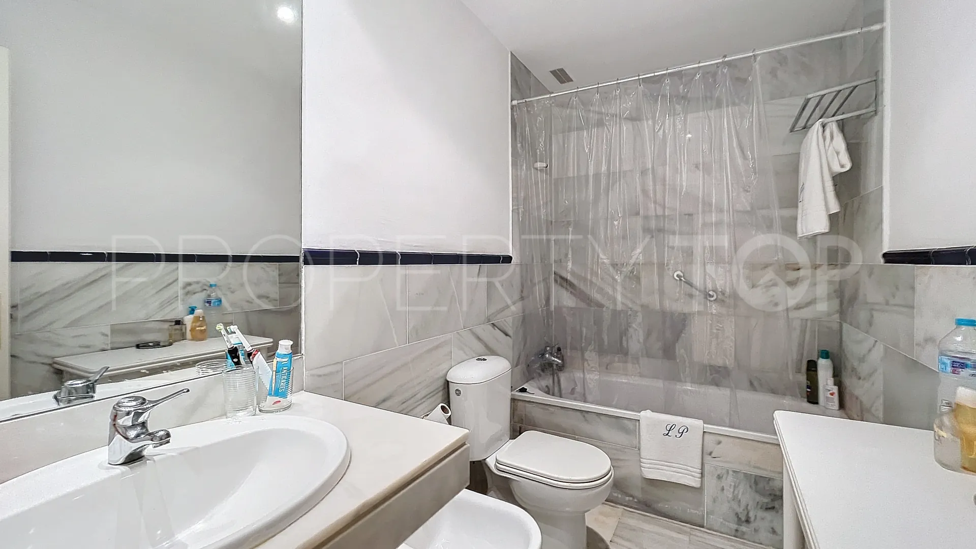 For sale apartment in Guadalmina Baja