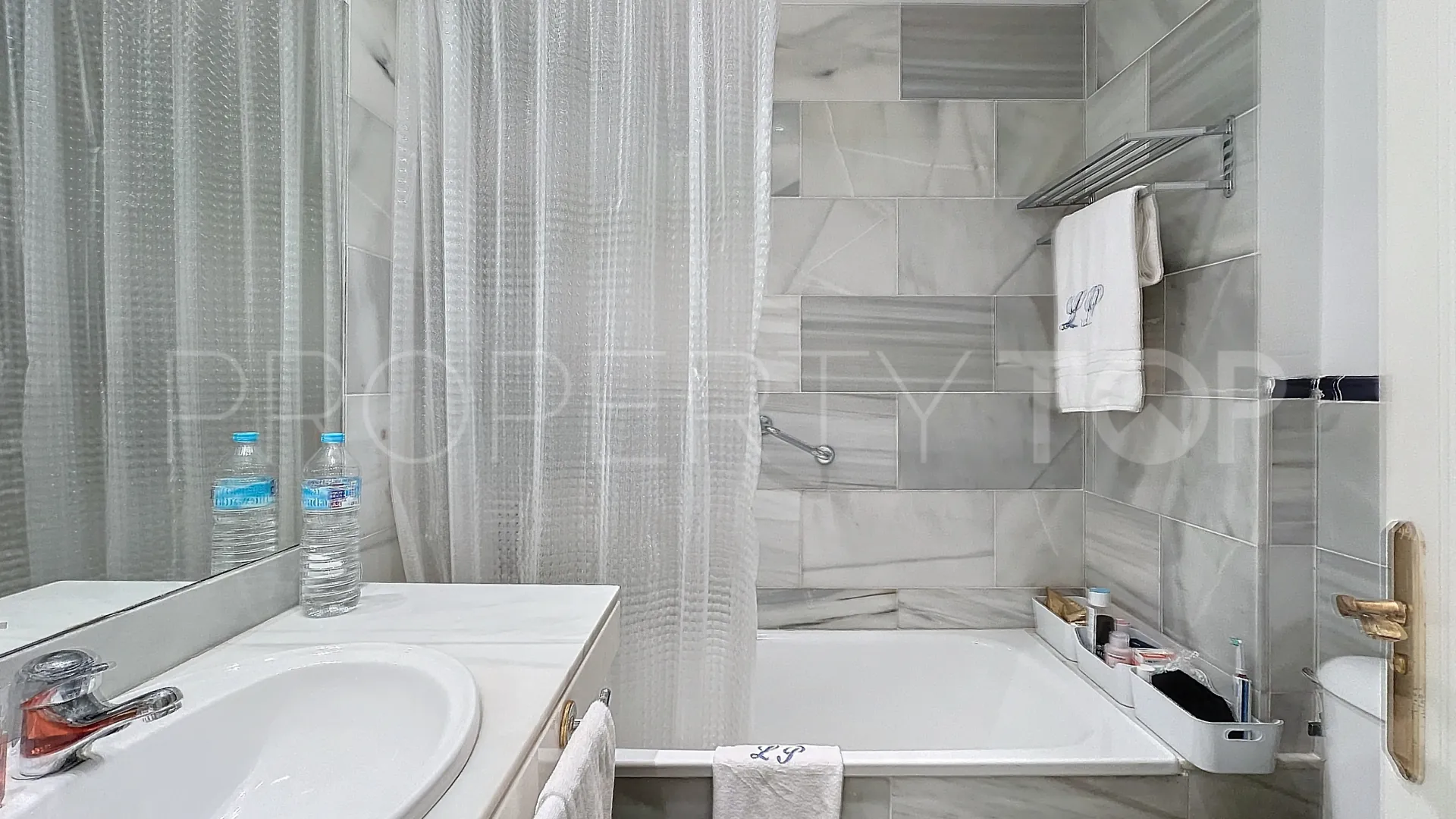 For sale apartment in Guadalmina Baja