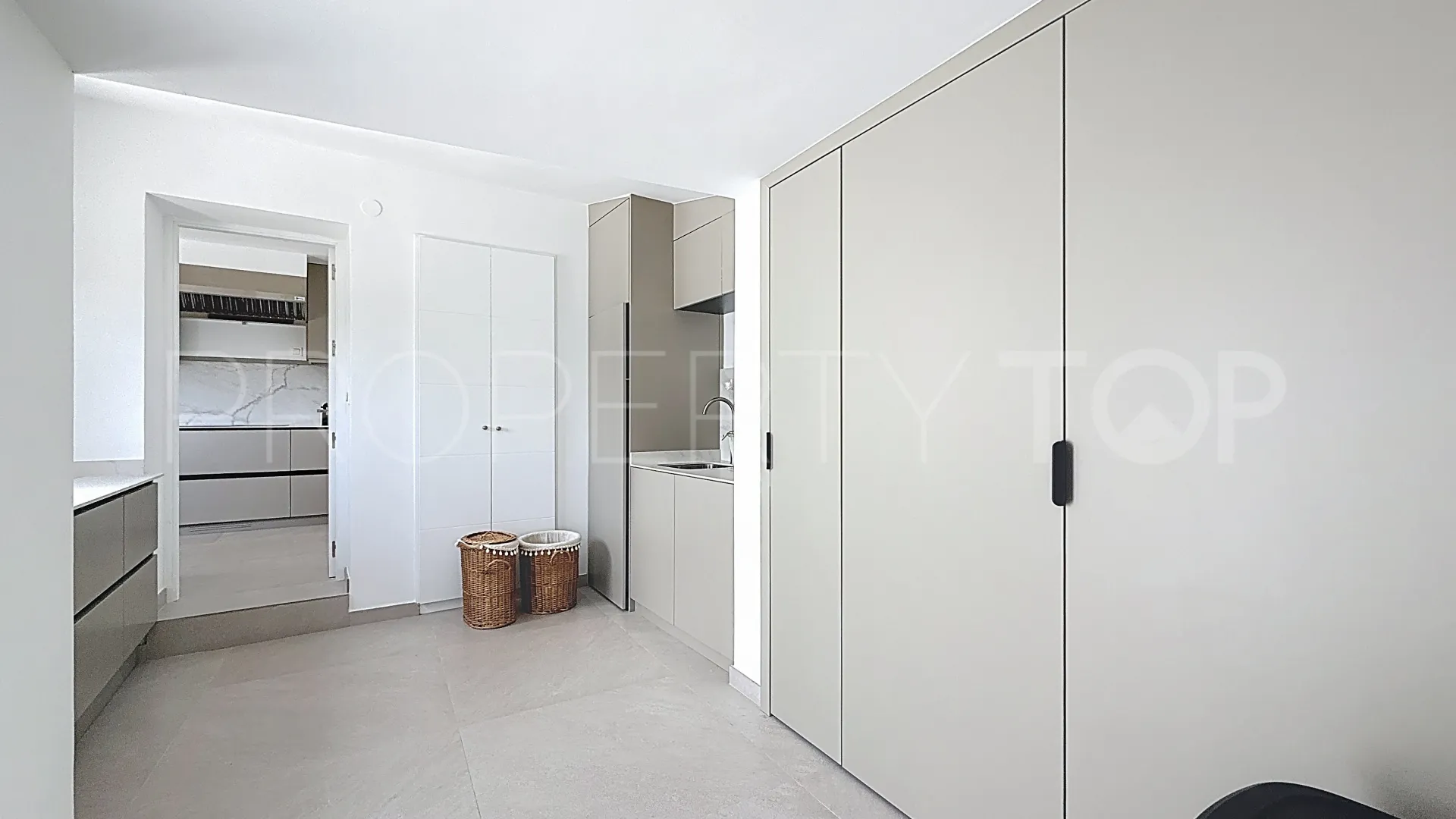 Villa for sale in Guadalmina Alta with 4 bedrooms