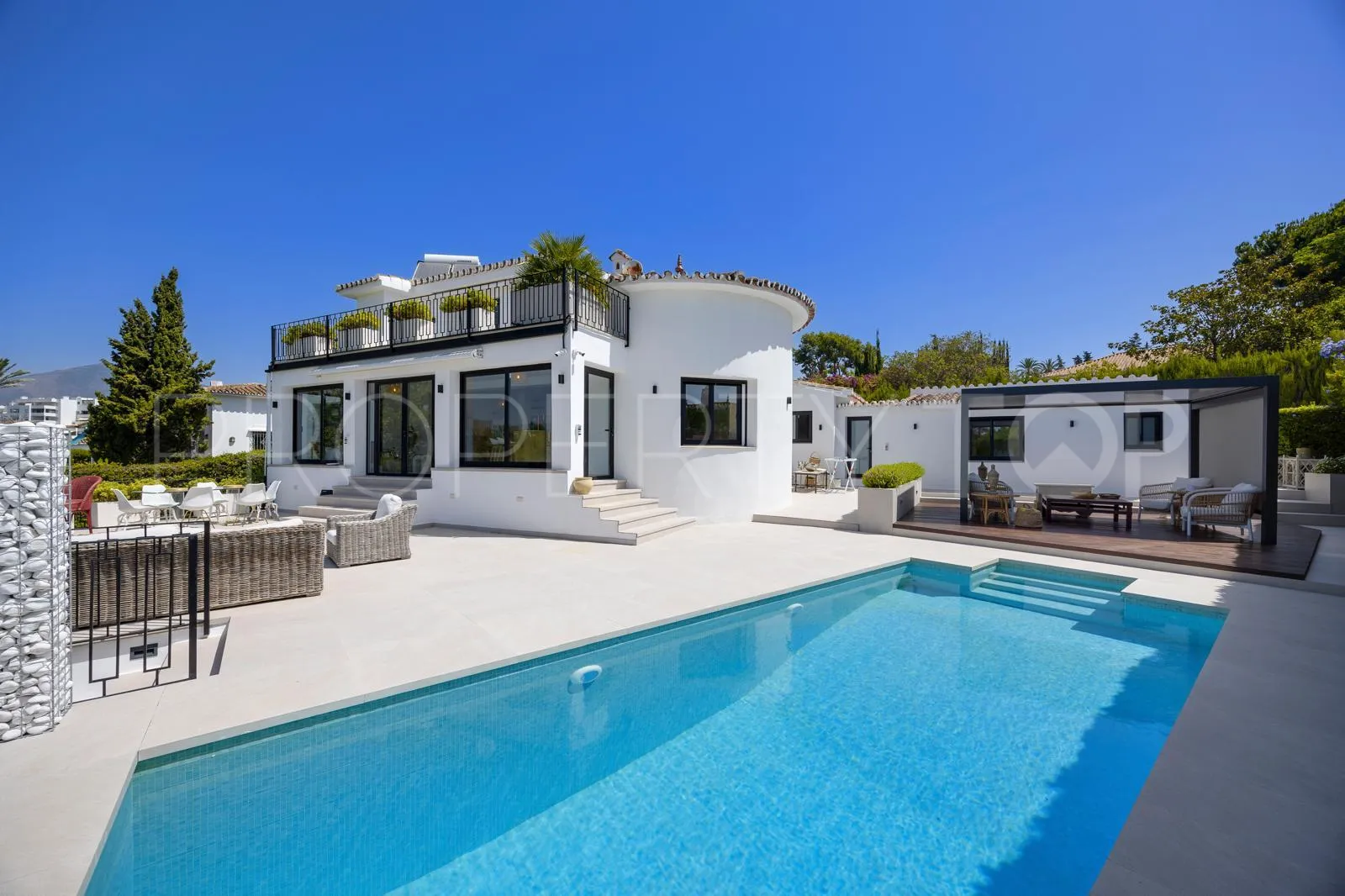 Villa for sale in Guadalmina Alta with 4 bedrooms