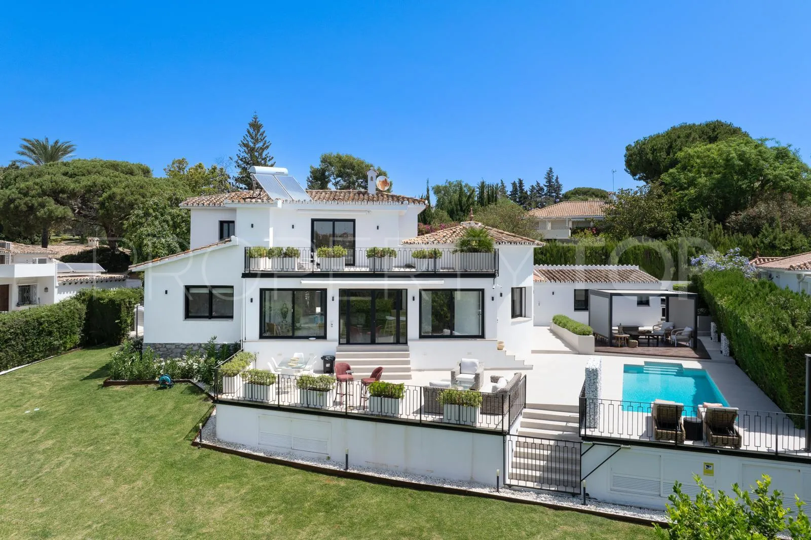 Villa for sale in Guadalmina Alta with 4 bedrooms