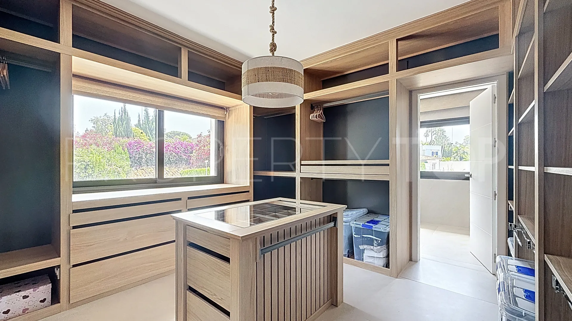 Villa for sale in Guadalmina Alta with 4 bedrooms