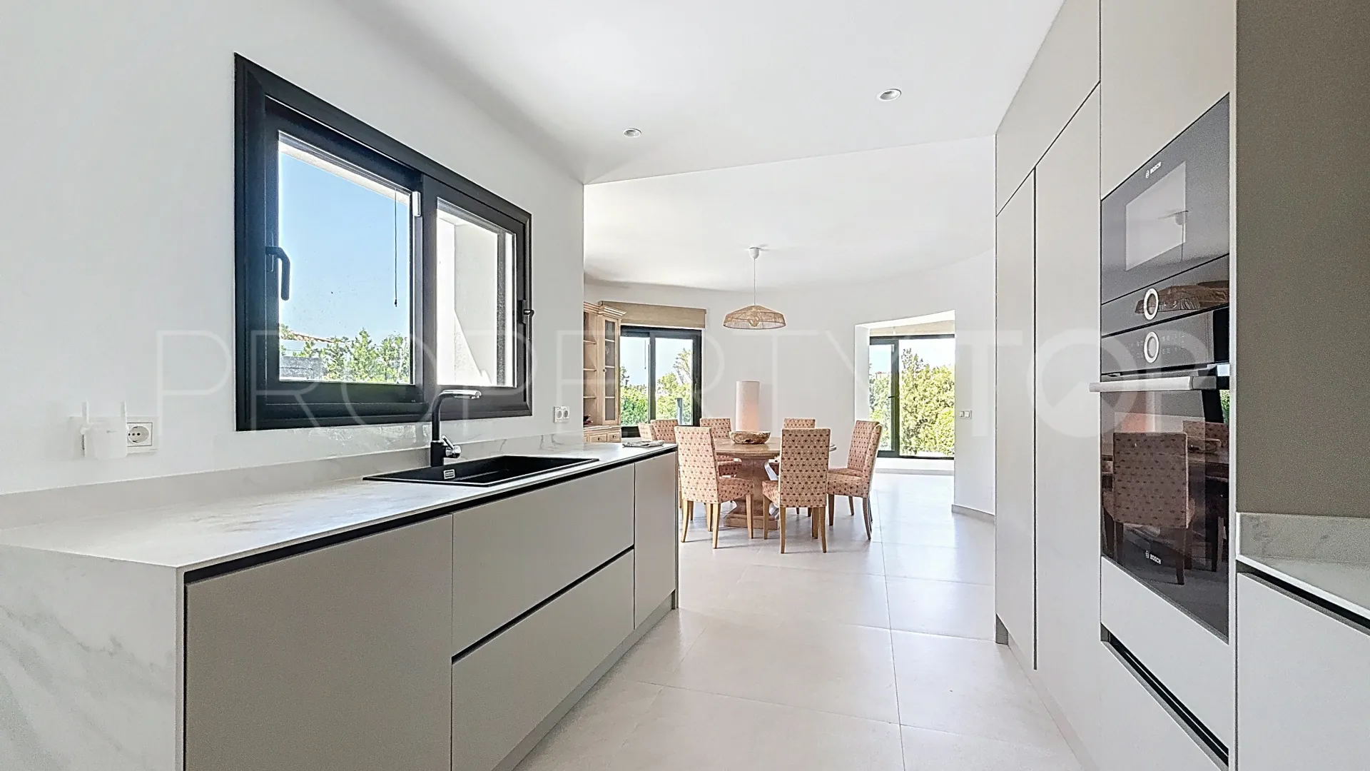 Villa for sale in Guadalmina Alta with 4 bedrooms