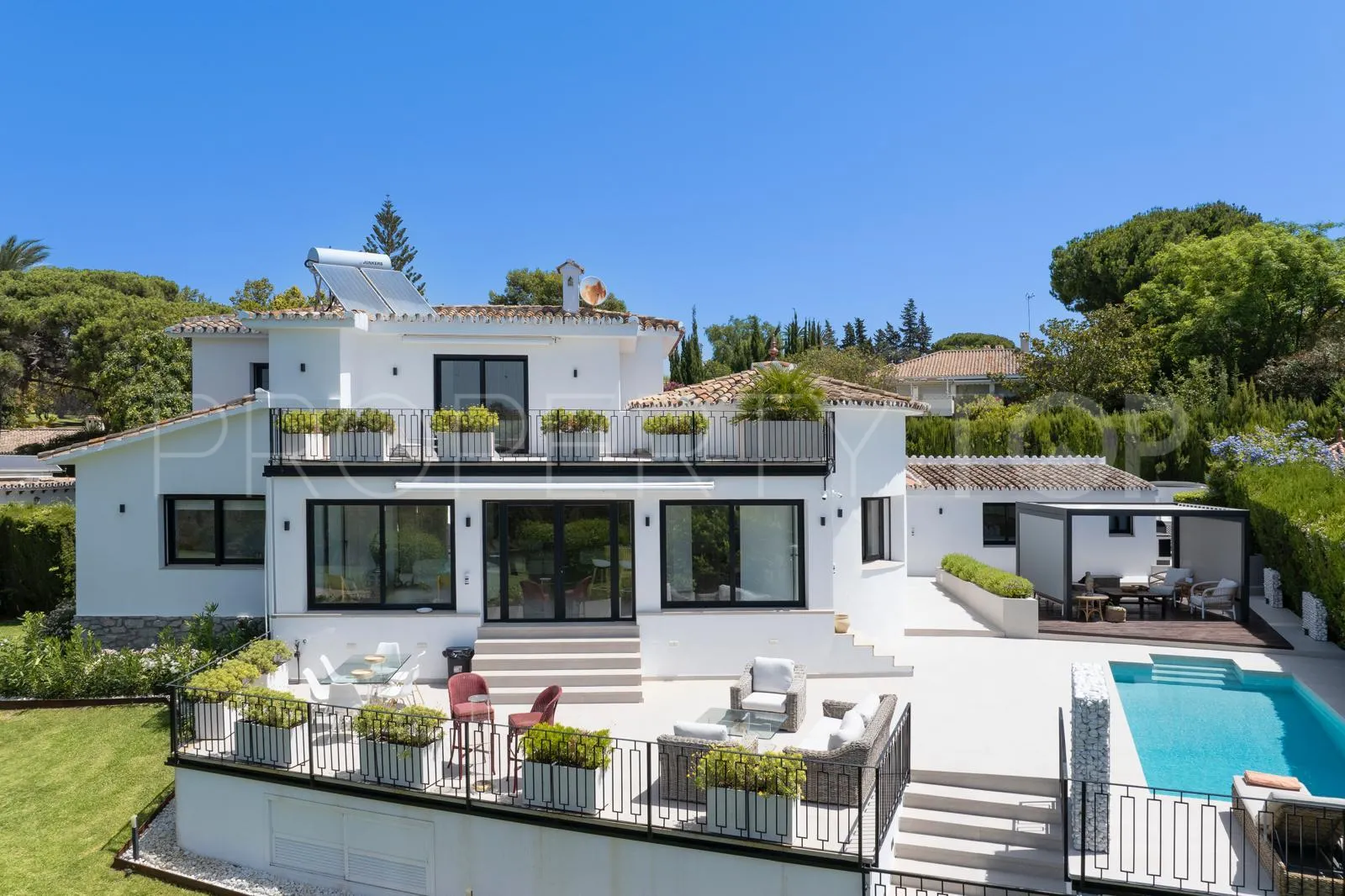 Villa for sale in Guadalmina Alta with 4 bedrooms