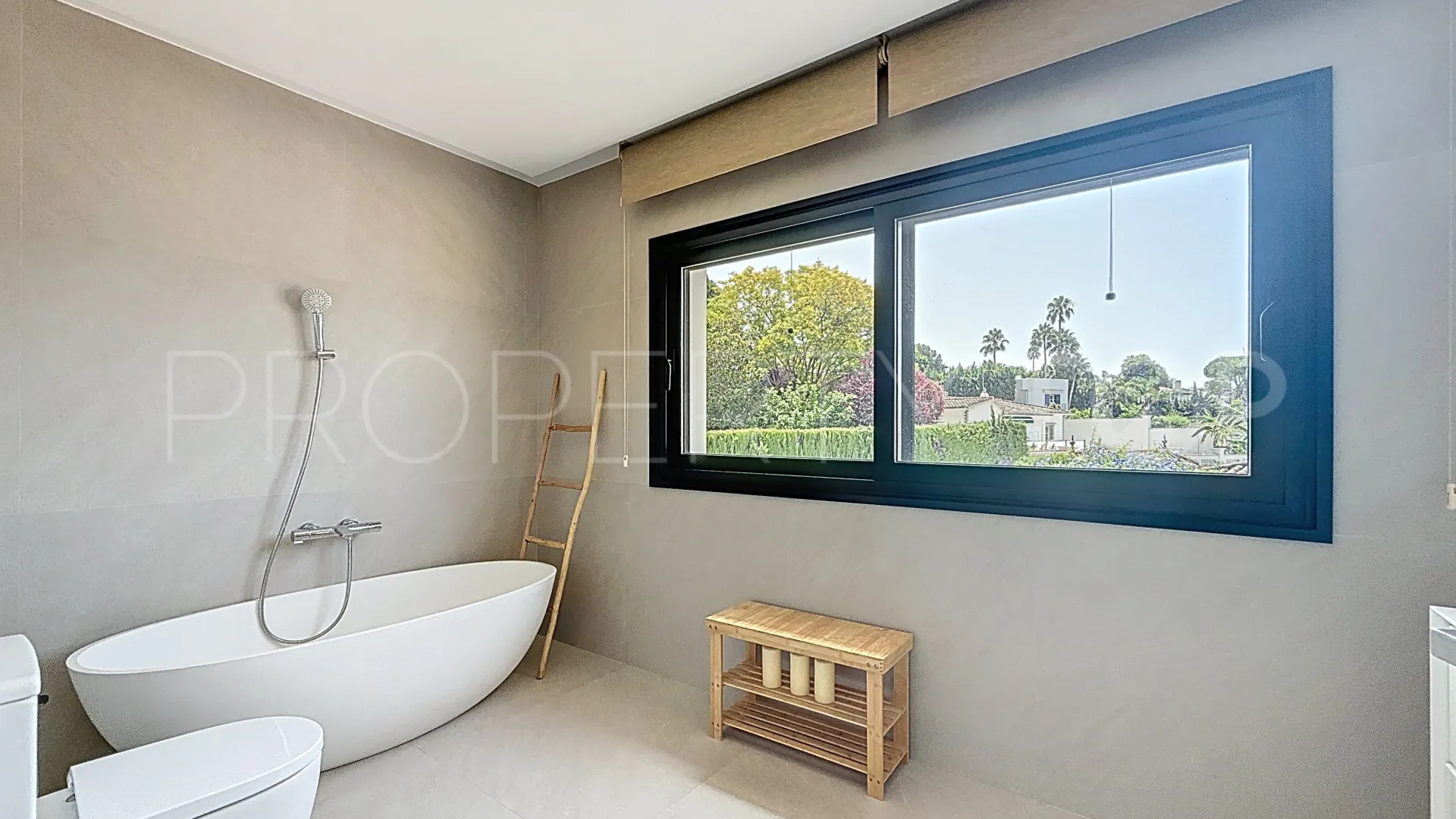Villa for sale in Guadalmina Alta with 4 bedrooms