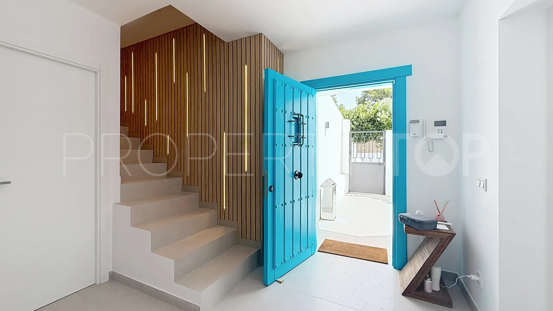 Villa for sale in Guadalmina Alta with 4 bedrooms
