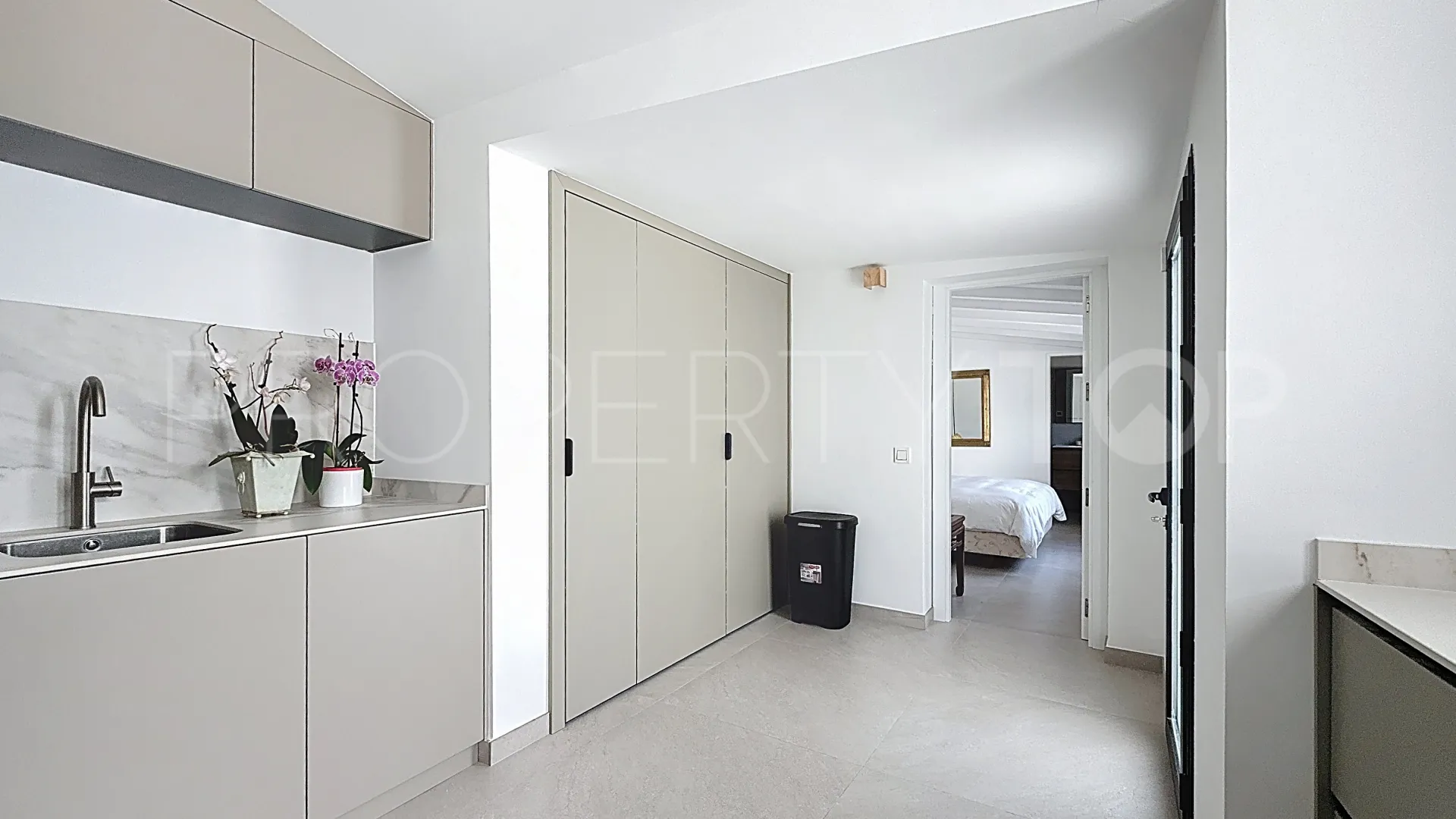 Villa for sale in Guadalmina Alta with 4 bedrooms