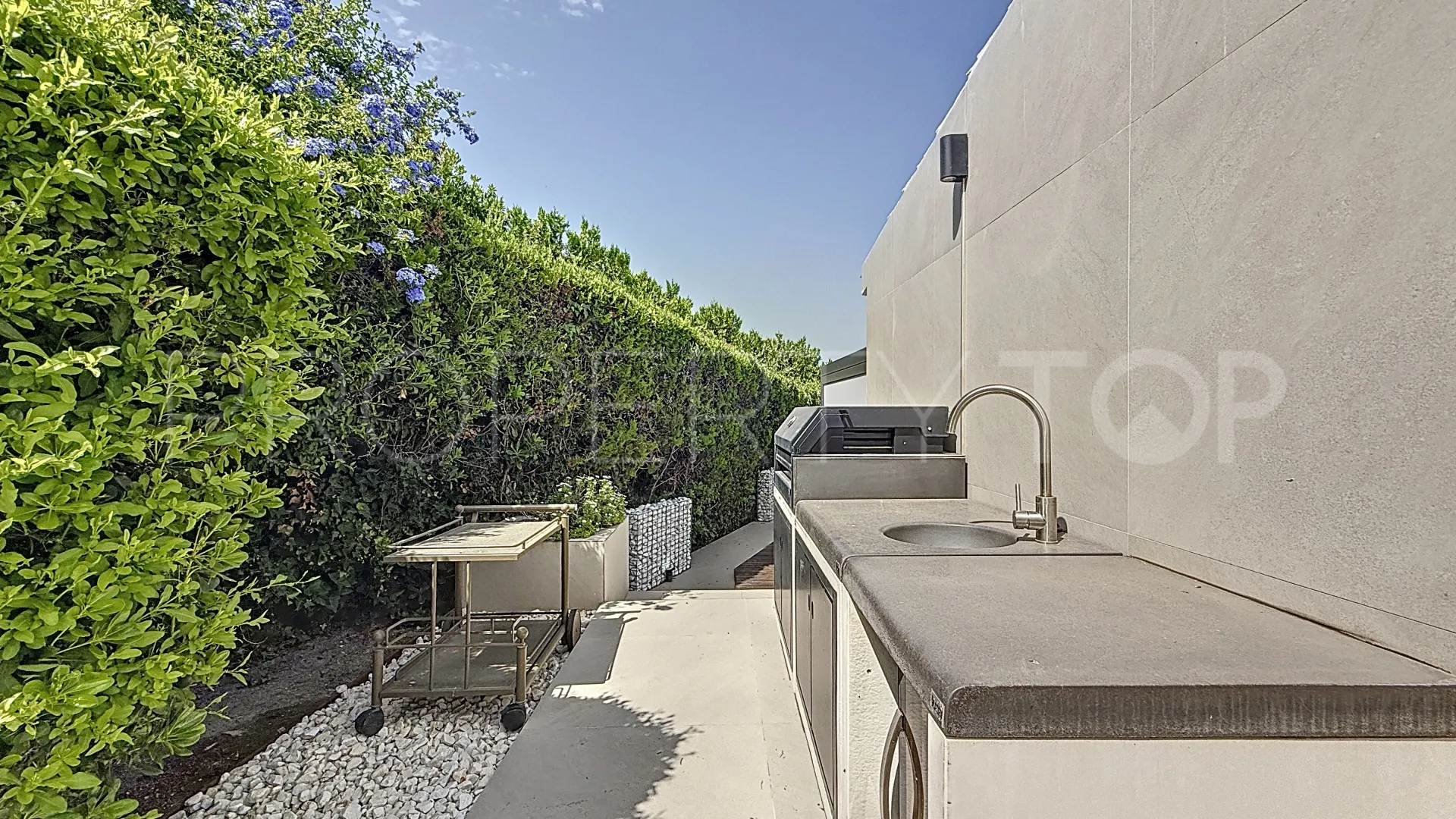 Villa for sale in Guadalmina Alta with 4 bedrooms