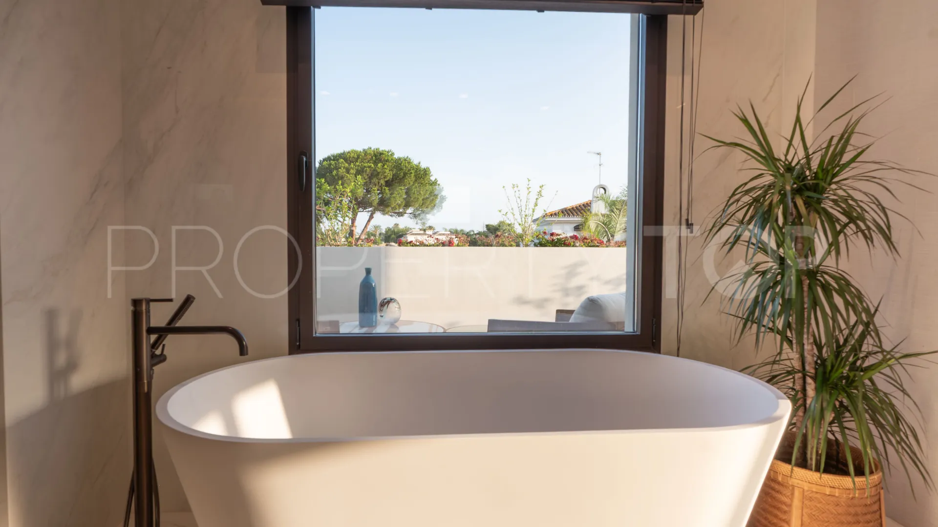 Casasola 6 bedrooms villa for sale