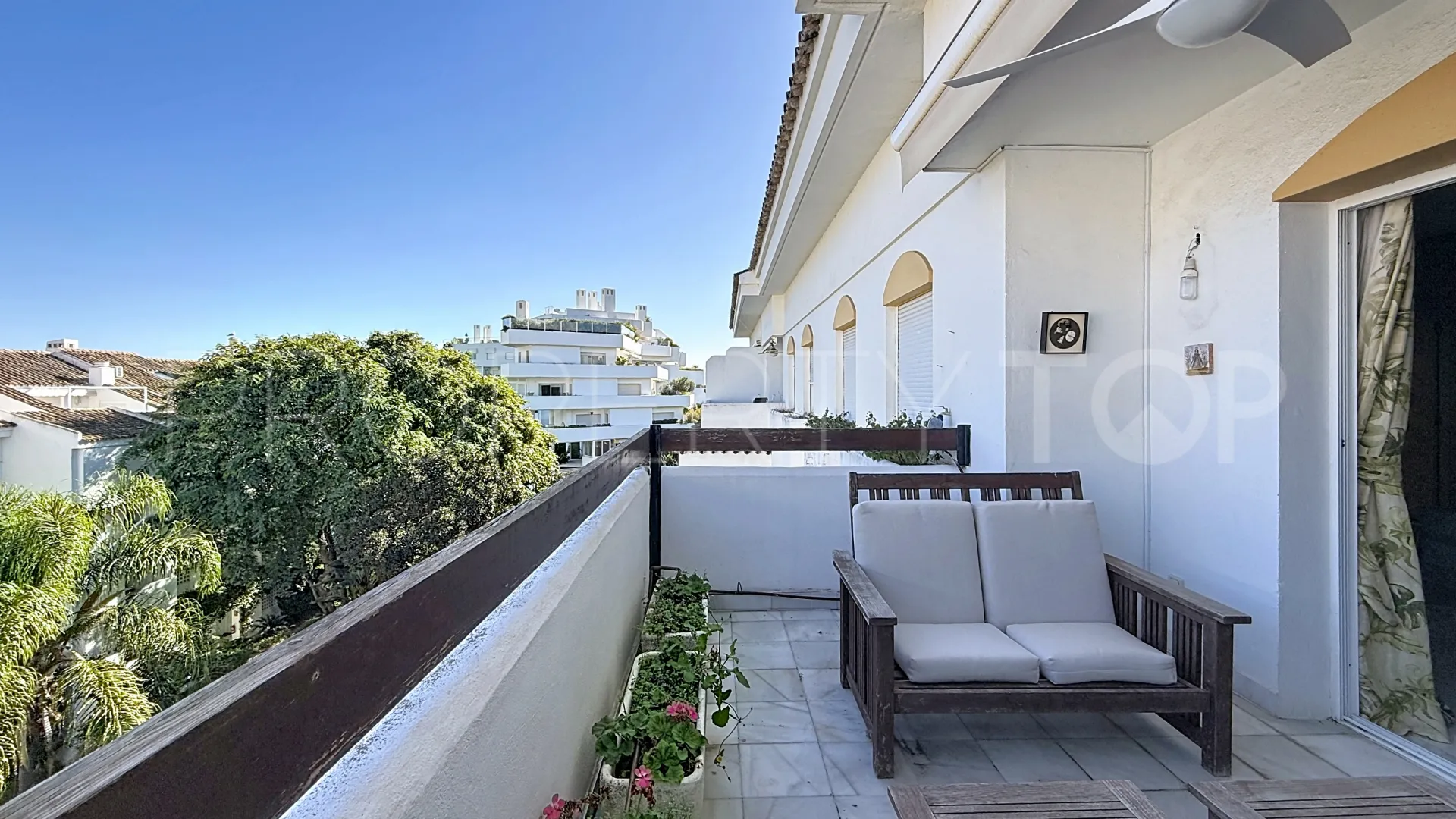Comprar apartamento con 5 dormitorios en Guadalmina Baja