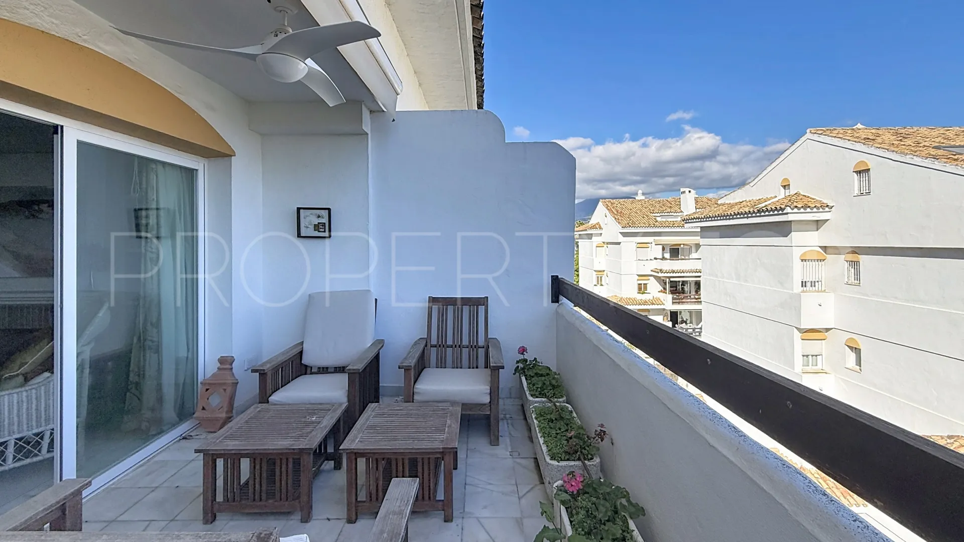 Comprar apartamento con 5 dormitorios en Guadalmina Baja