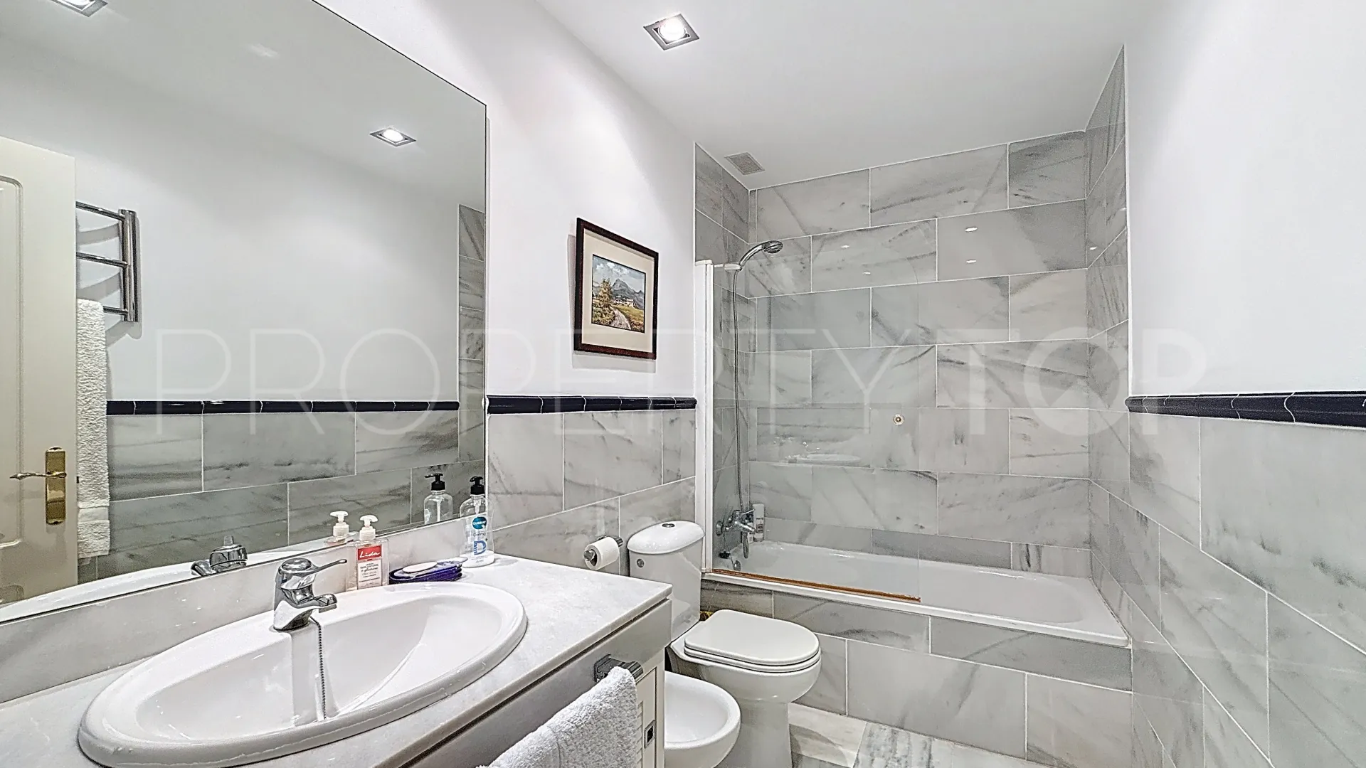 Comprar apartamento con 5 dormitorios en Guadalmina Baja