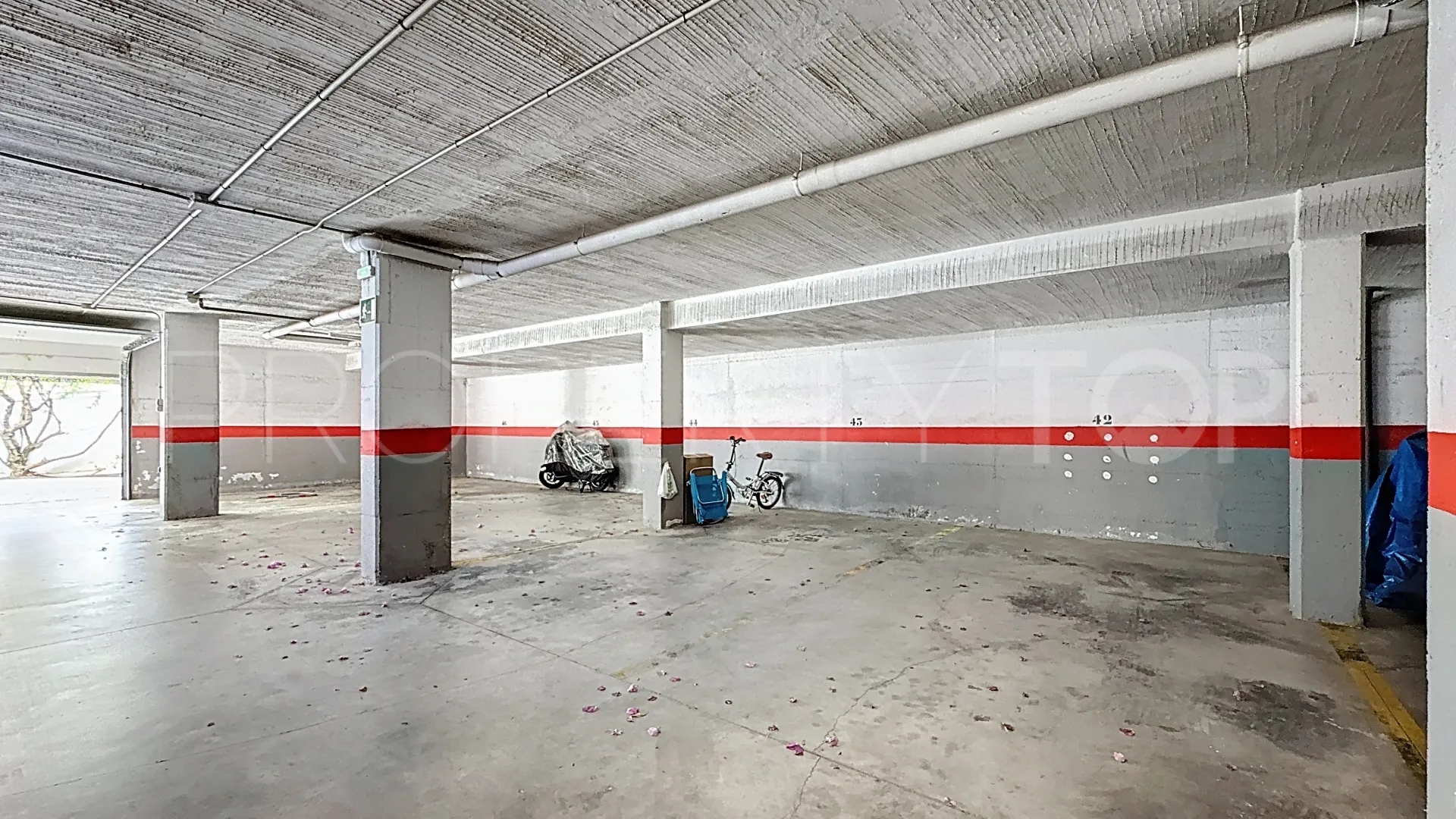 Comprar apartamento con 5 dormitorios en Guadalmina Baja