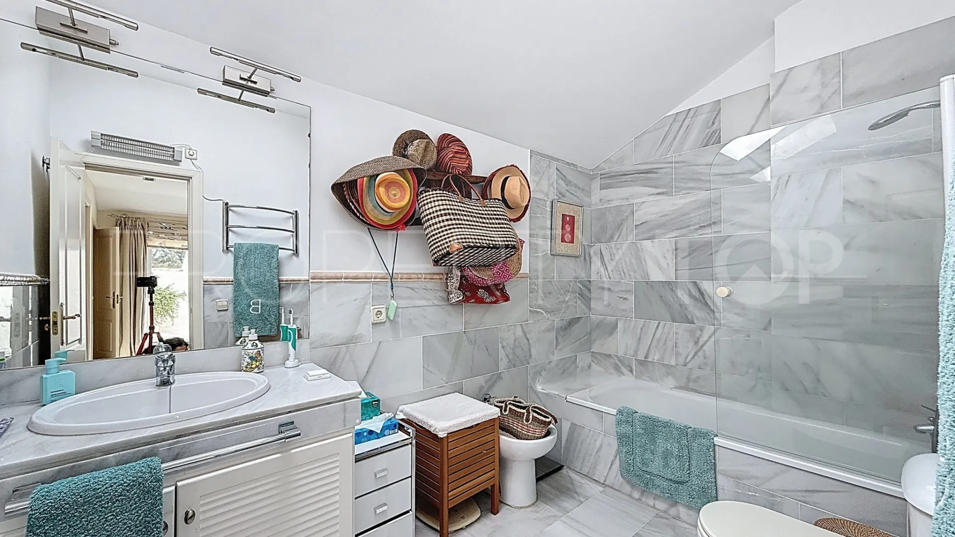 Comprar apartamento con 5 dormitorios en Guadalmina Baja