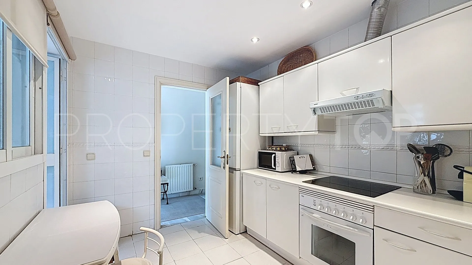 Comprar apartamento con 5 dormitorios en Guadalmina Baja