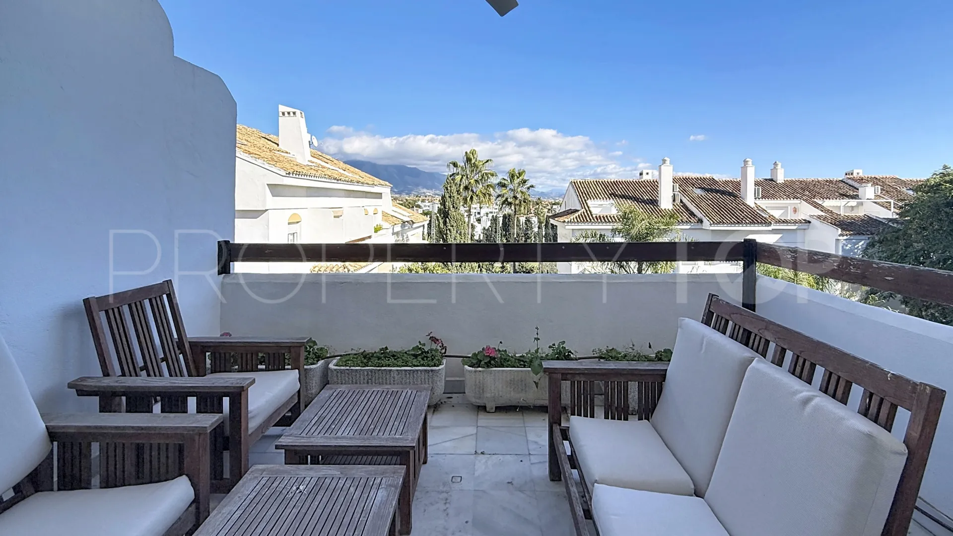 Comprar apartamento con 5 dormitorios en Guadalmina Baja