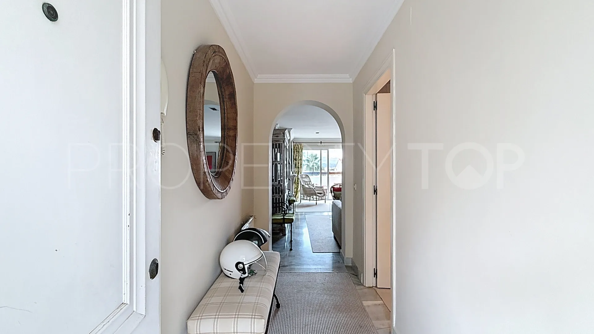 Comprar apartamento con 5 dormitorios en Guadalmina Baja