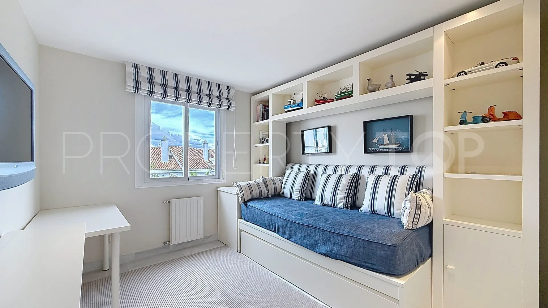 Comprar apartamento con 5 dormitorios en Guadalmina Baja