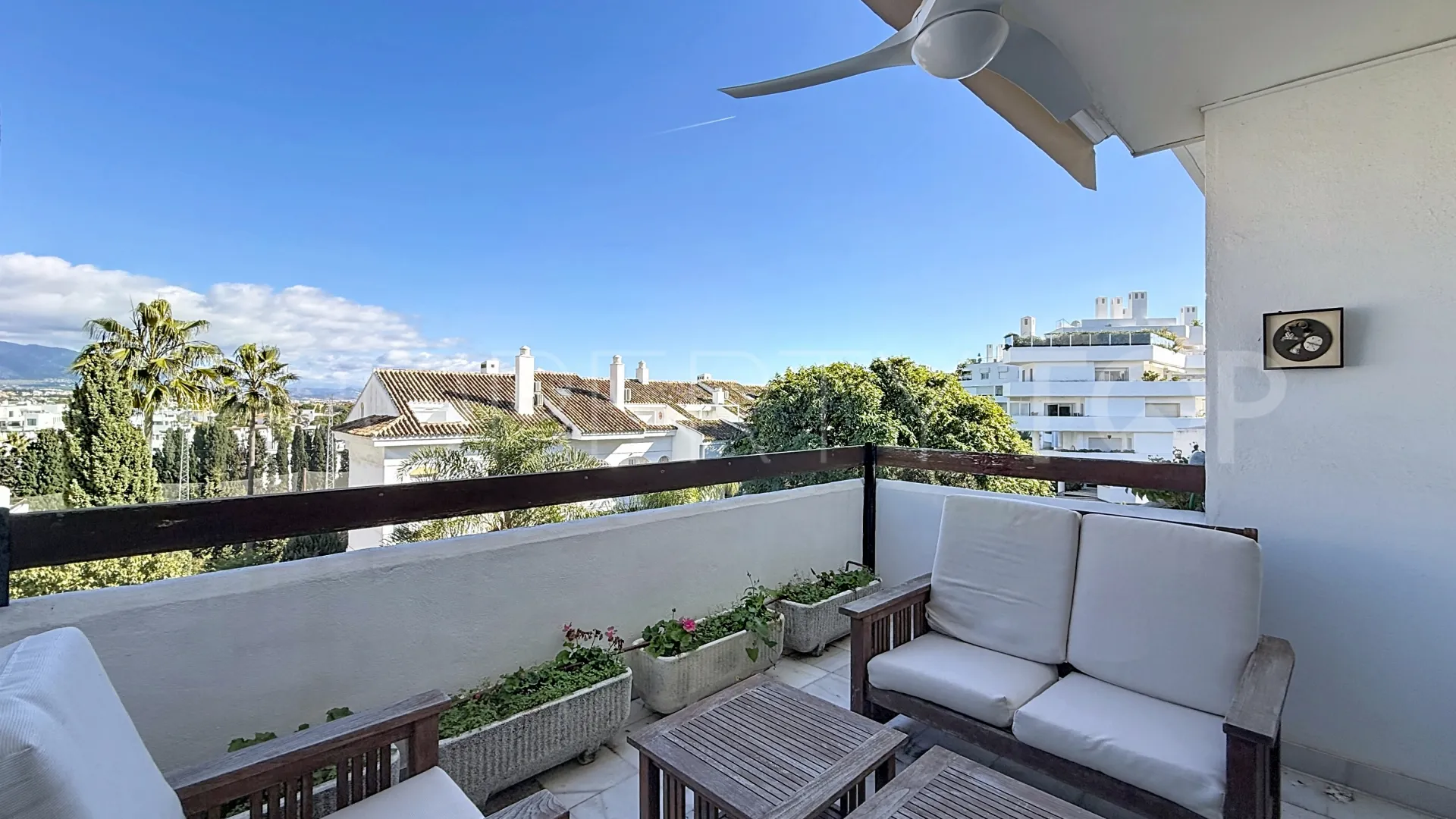Comprar apartamento con 5 dormitorios en Guadalmina Baja