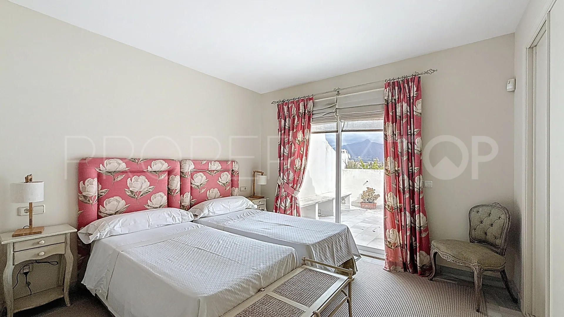 Comprar apartamento con 5 dormitorios en Guadalmina Baja