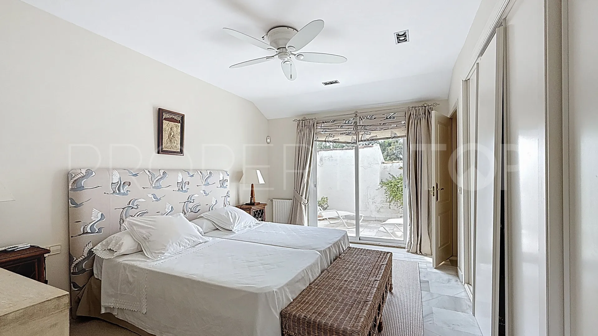 Comprar apartamento con 5 dormitorios en Guadalmina Baja