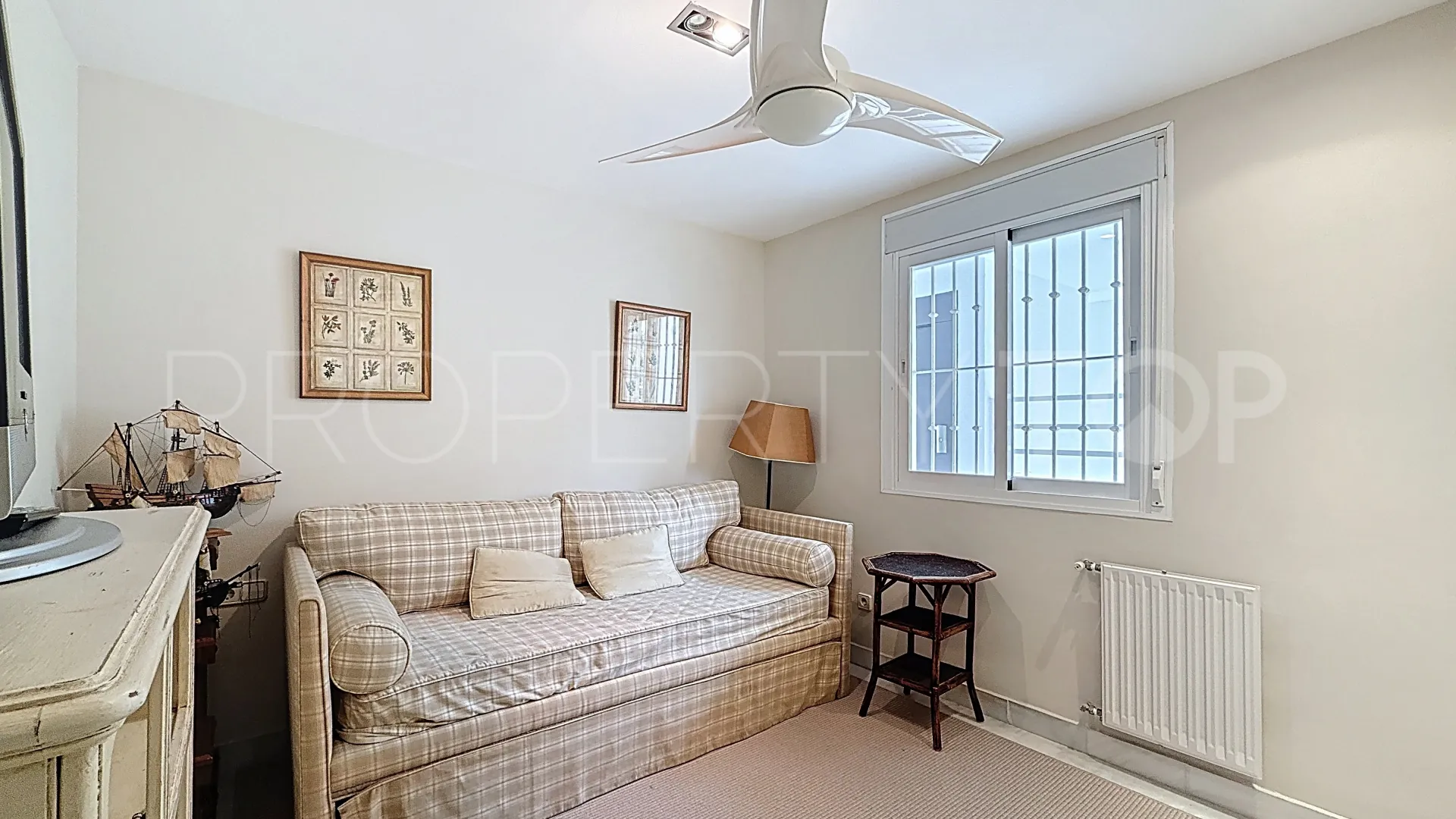 Comprar apartamento con 5 dormitorios en Guadalmina Baja
