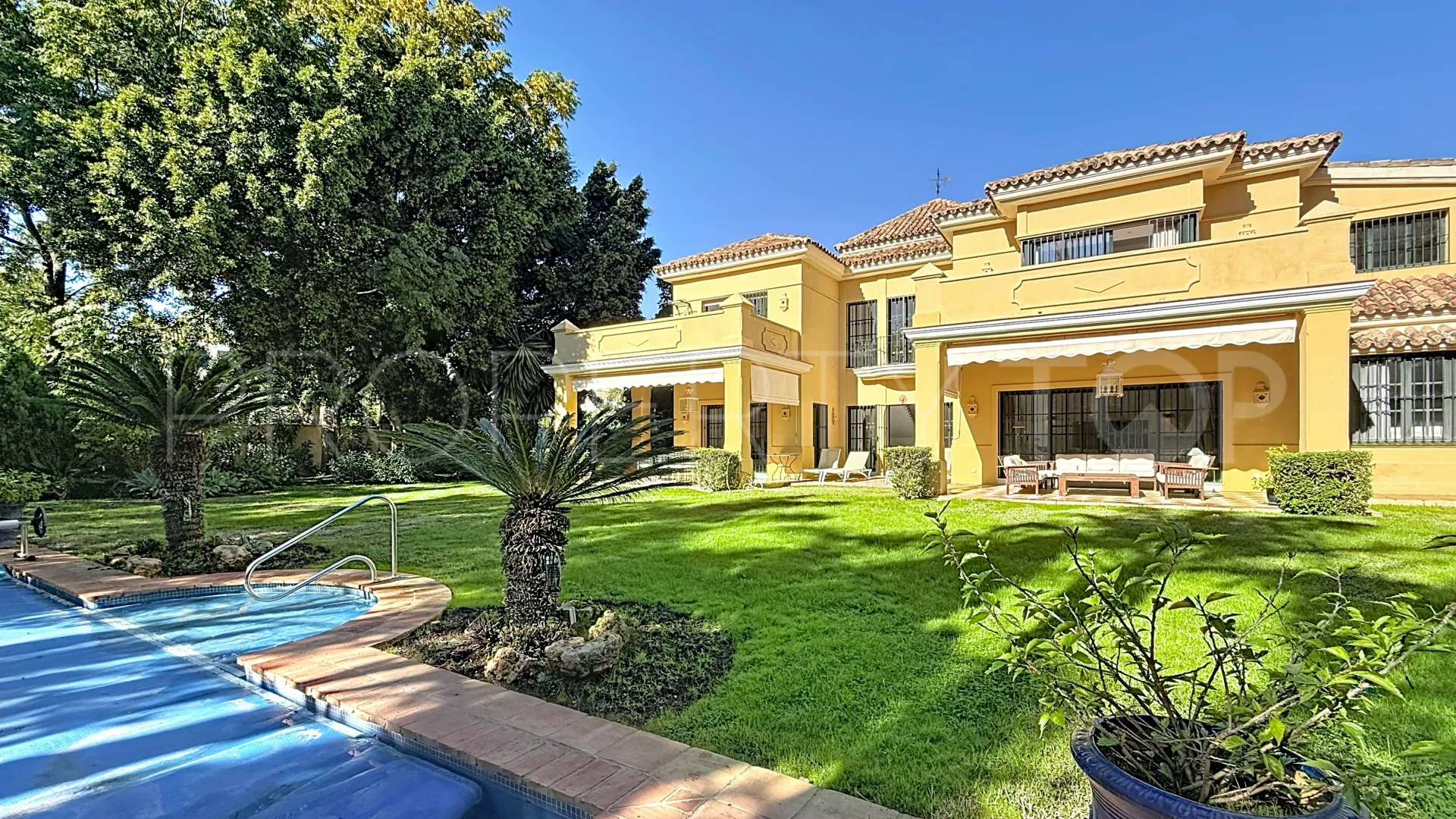 Villa for sale in Casasola