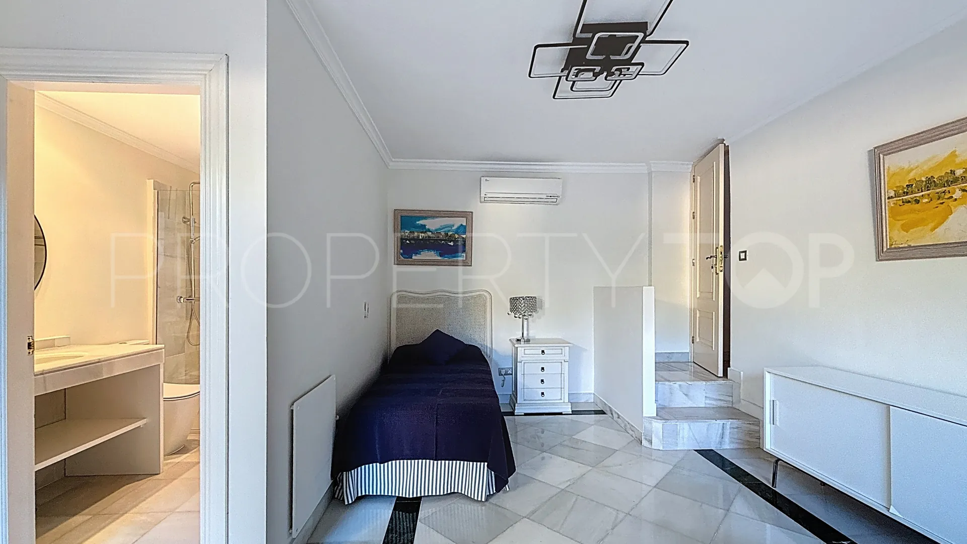 Villa for sale in Casasola