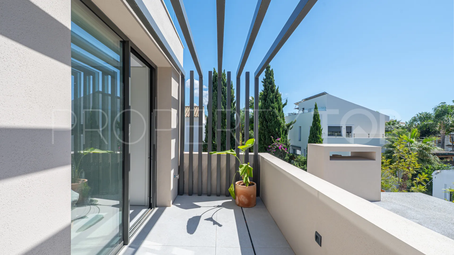 Se vende villa de 5 dormitorios en Rio Verde Playa
