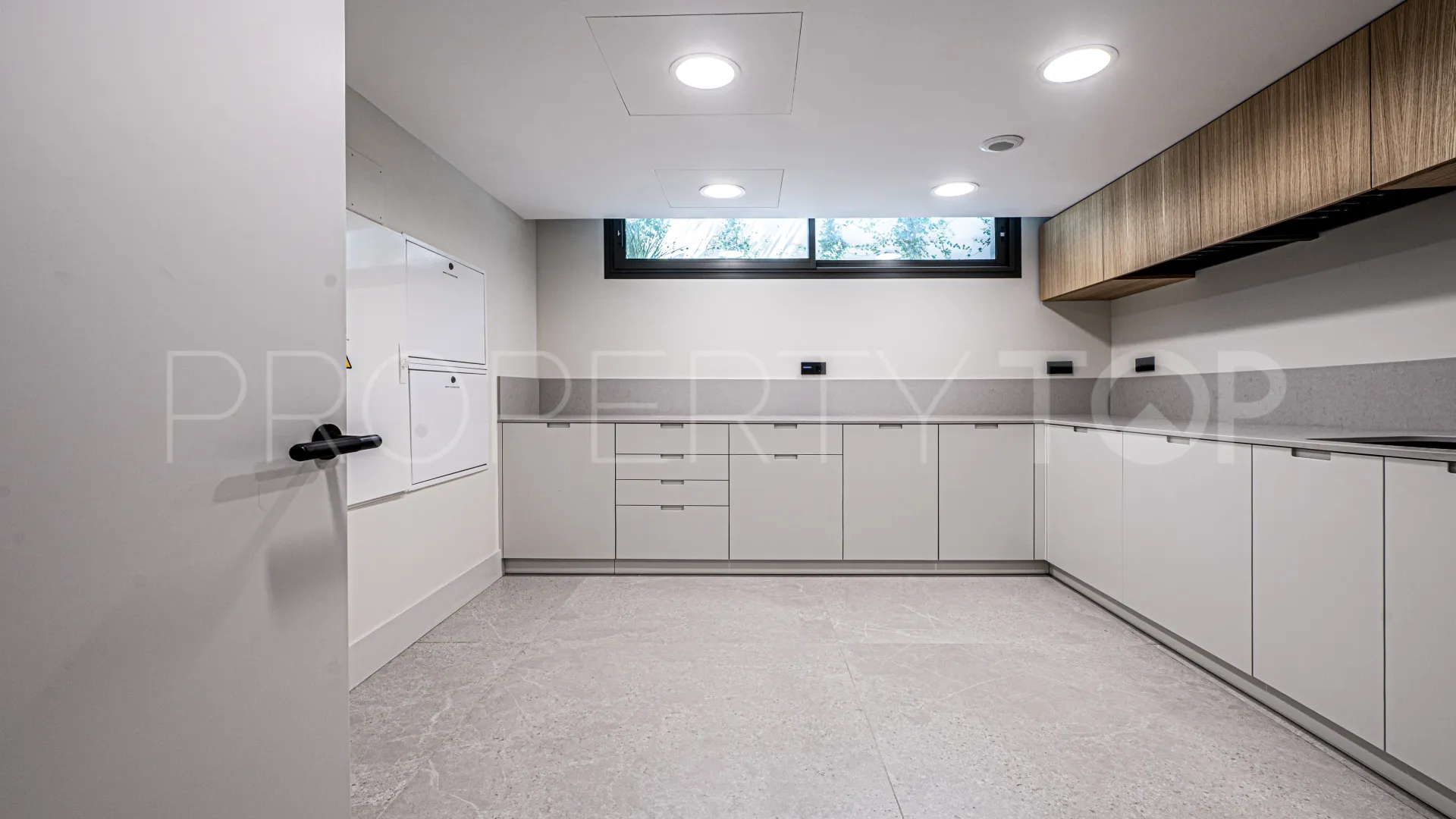 Se vende villa de 5 dormitorios en Rio Verde Playa