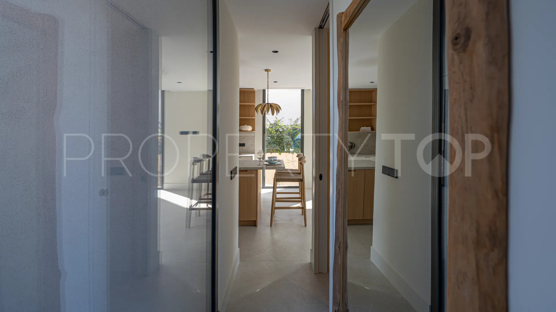 Se vende villa de 5 dormitorios en Rio Verde Playa