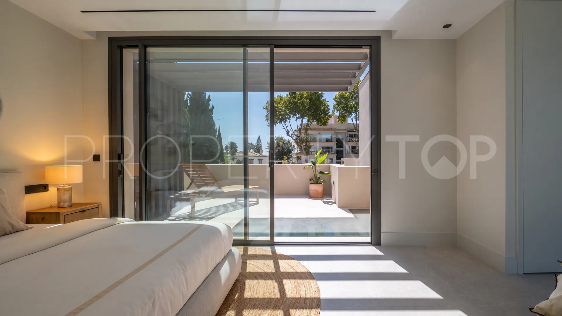 Se vende villa de 5 dormitorios en Rio Verde Playa