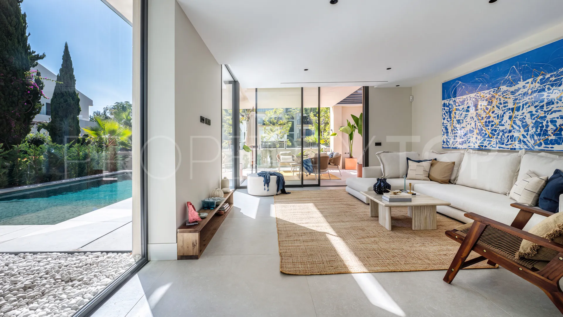 Se vende villa de 5 dormitorios en Rio Verde Playa