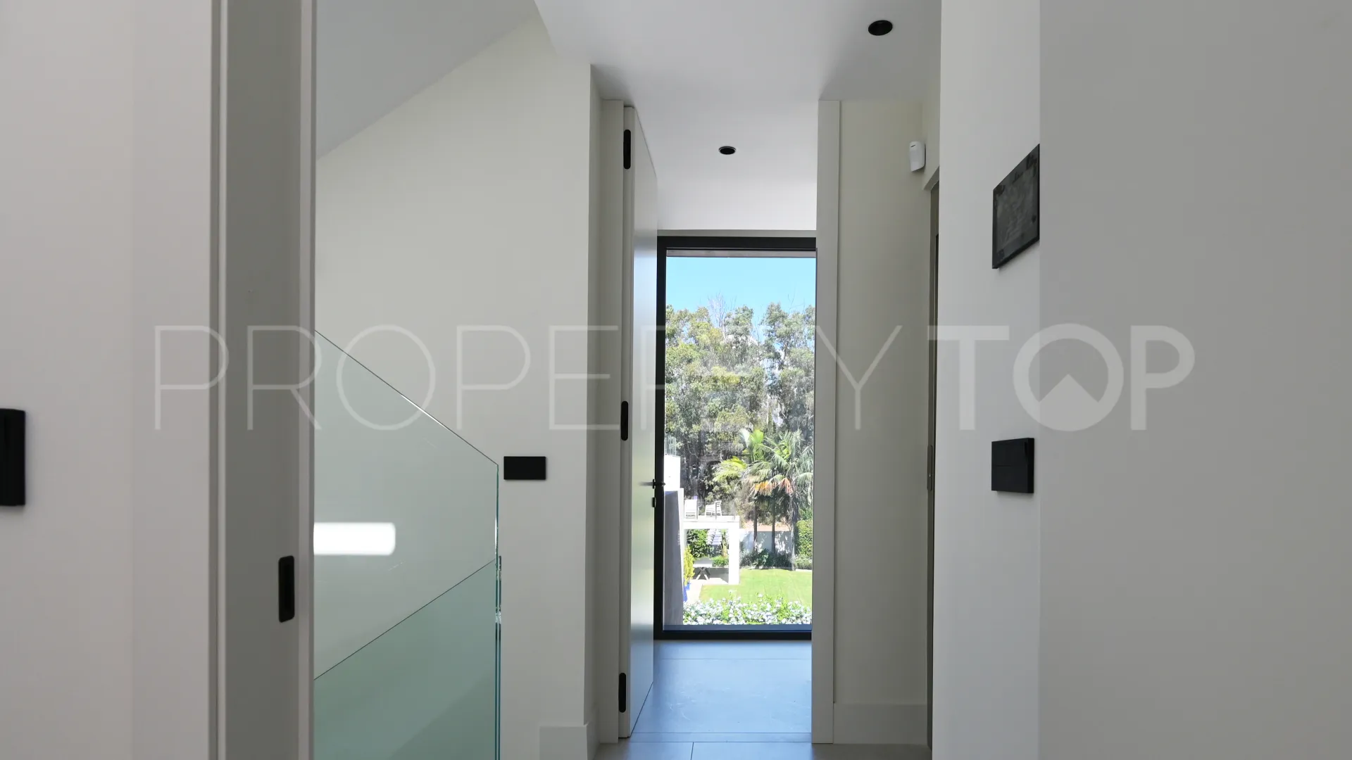 Se vende villa de 5 dormitorios en Rio Verde Playa