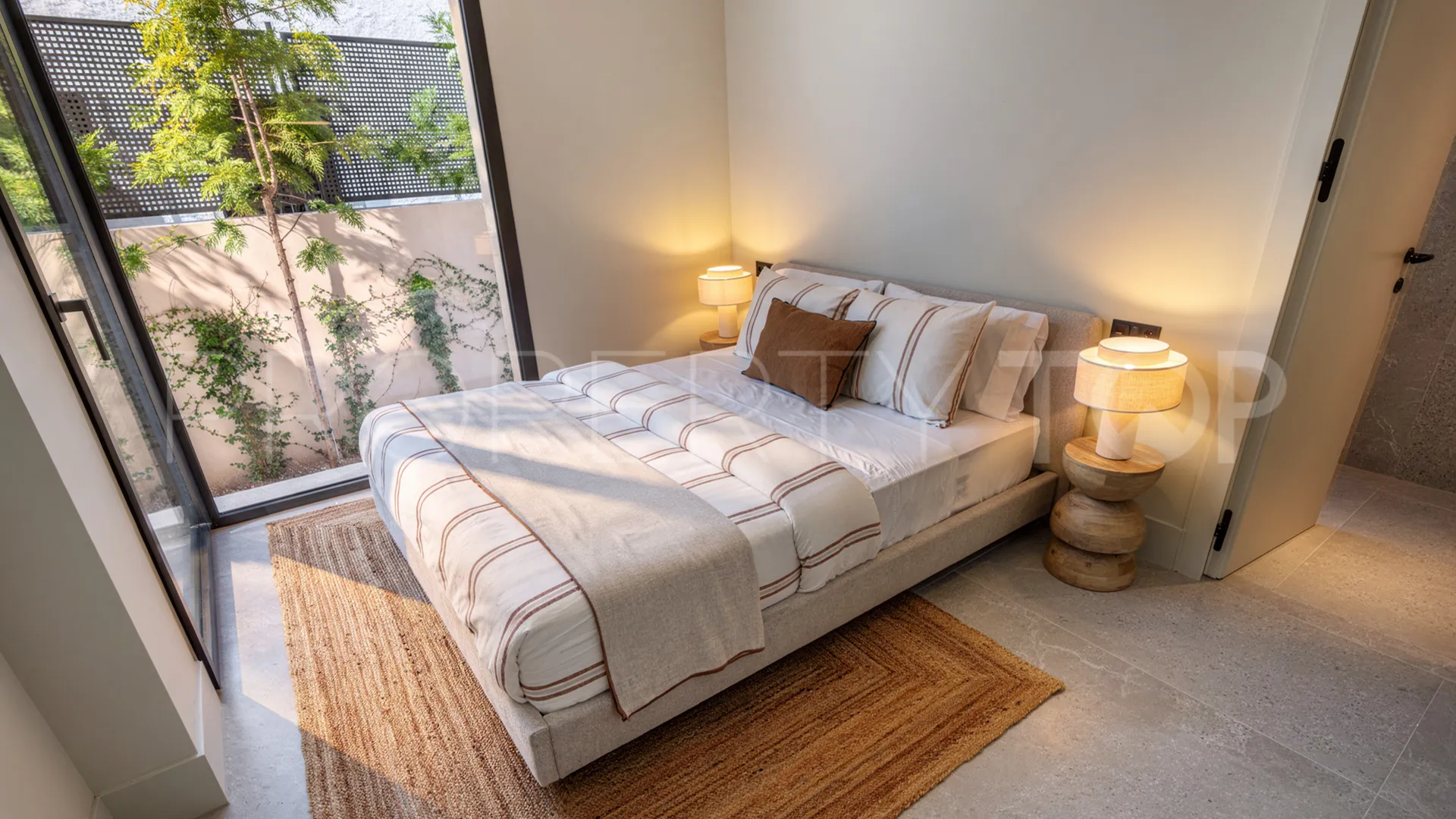 Se vende villa de 5 dormitorios en Rio Verde Playa