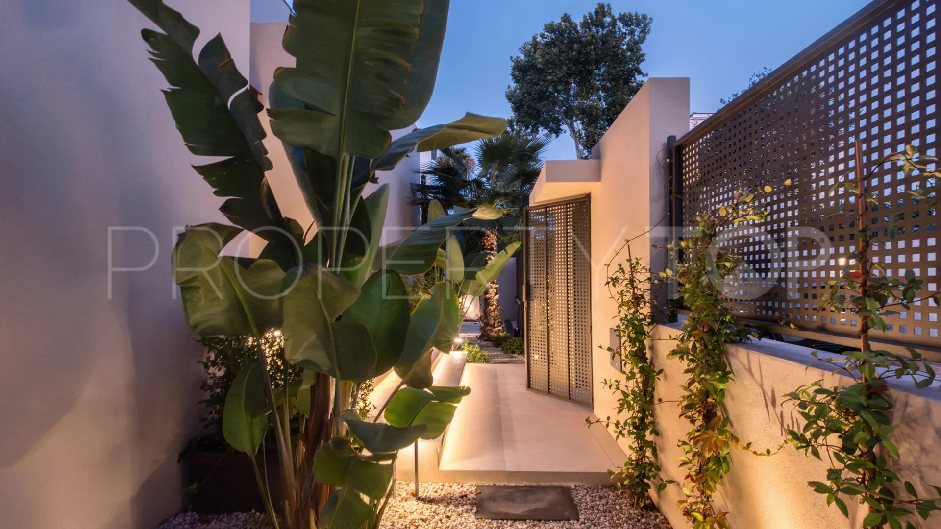 Se vende villa de 5 dormitorios en Rio Verde Playa