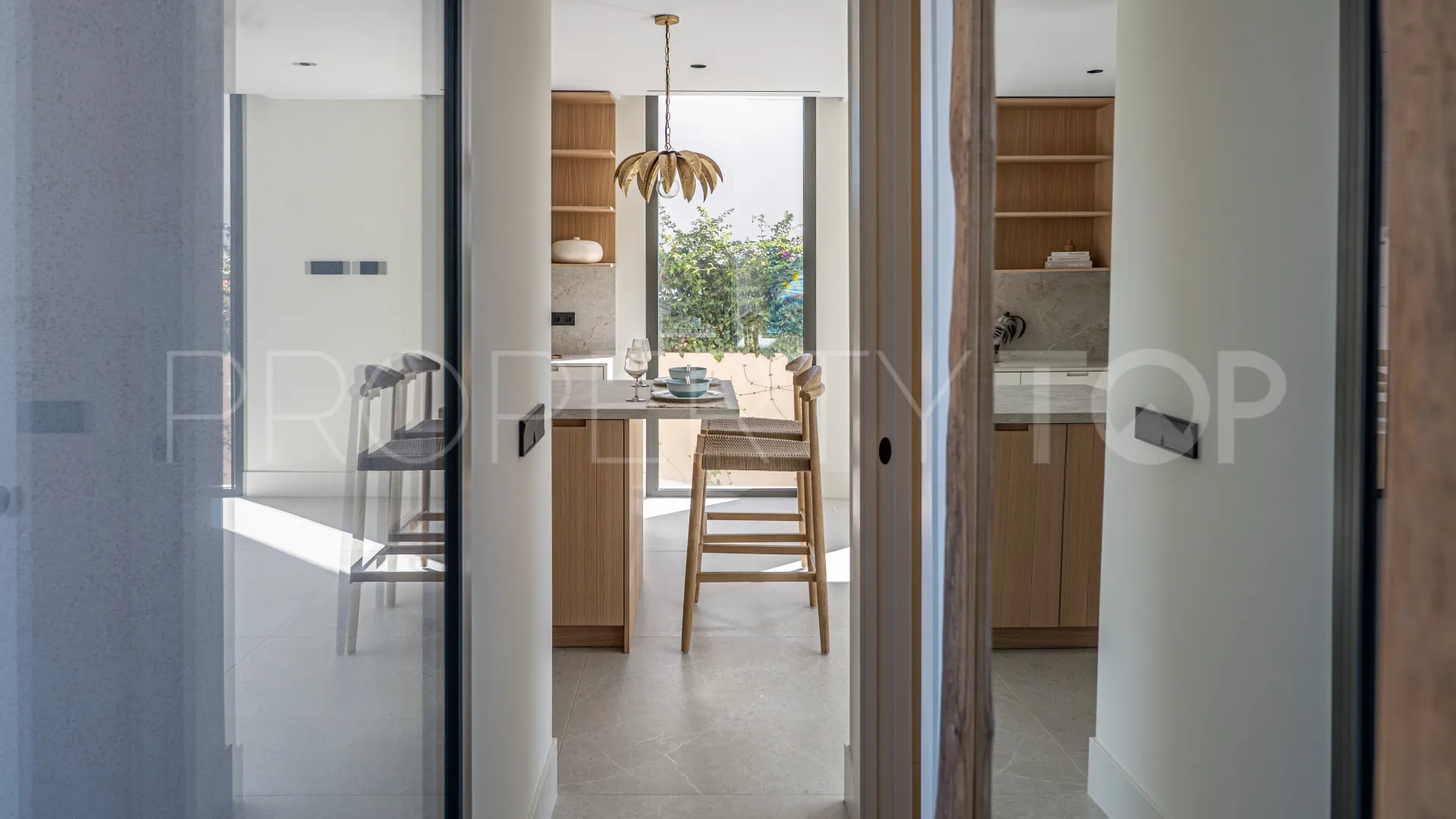 Se vende villa de 5 dormitorios en Rio Verde Playa